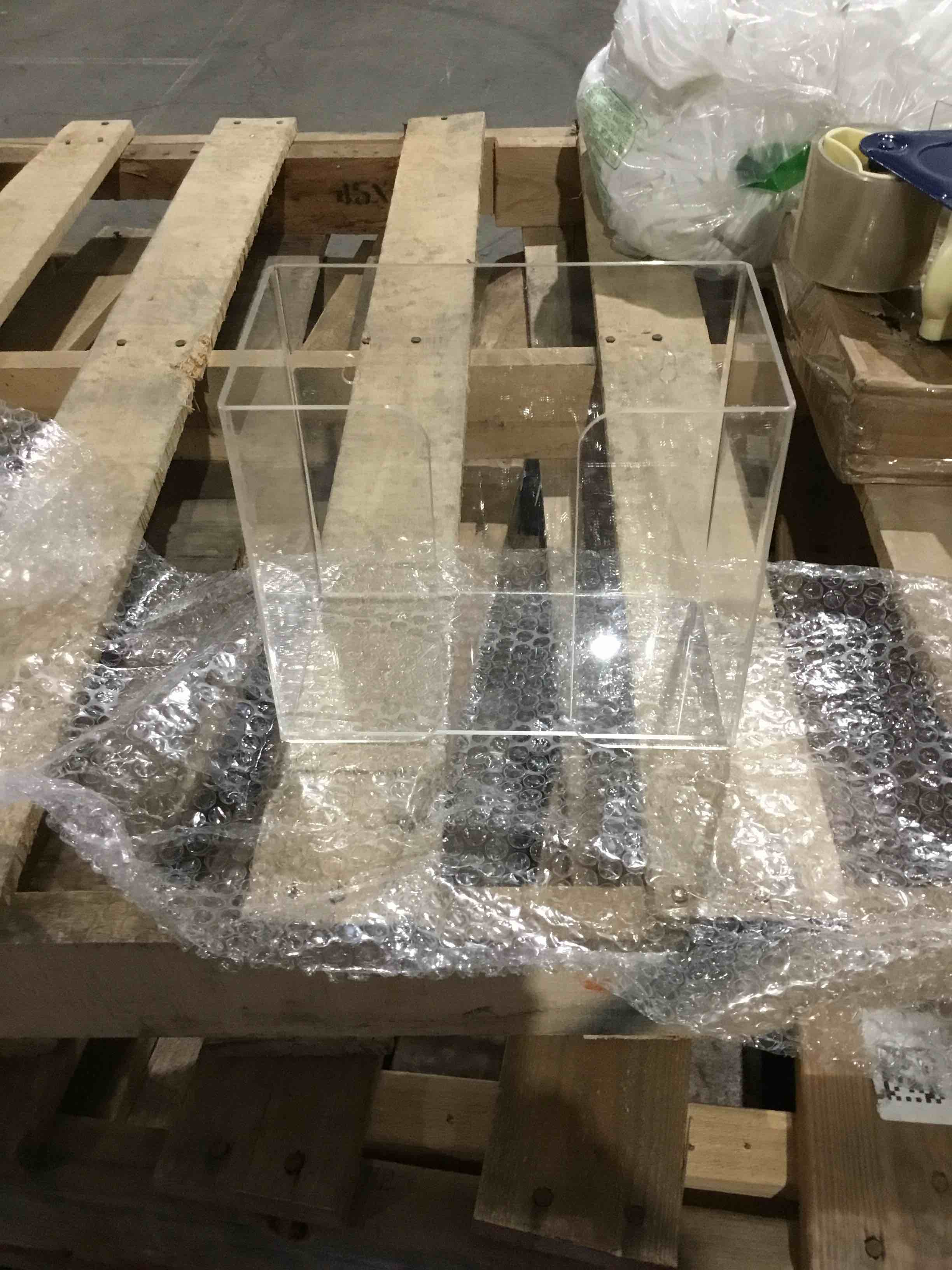Condition photo showing Good Condition for BloominGoods Clear Acrylic Wall Mount Or Countertop Napkin Holder (8 Inch Height) - Guest Towel Napkin Holder For Bathroom Or Kitchen - Paper Towel Dispenser For Vanity Or Table