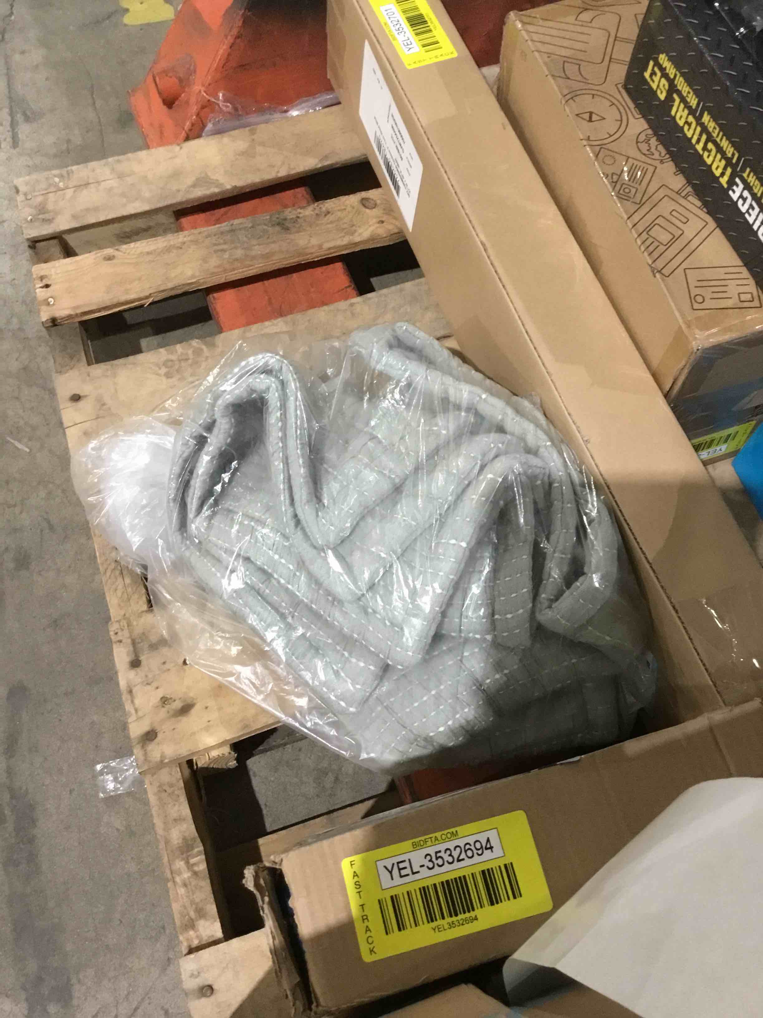 Condition photo showing As Is for DNU | Organic Cotton Channel Stitch Coverlet Set, Full