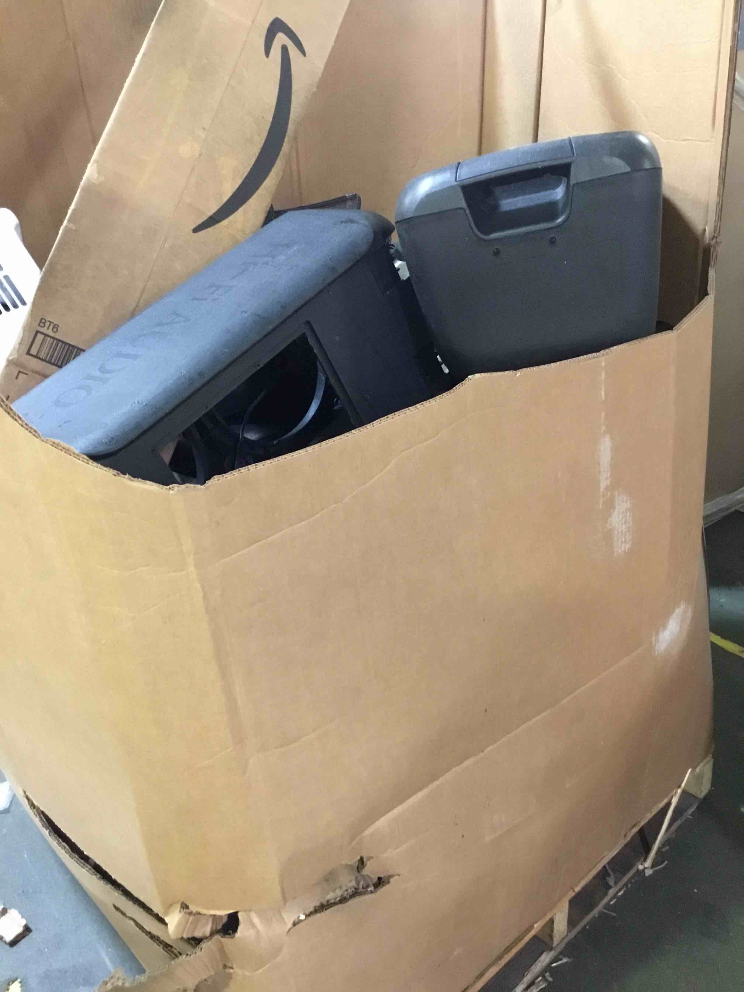 https://s3.amazonaws.com/lotting-images-prod/bidfta/YEL3535333_1663703927316.jpeg