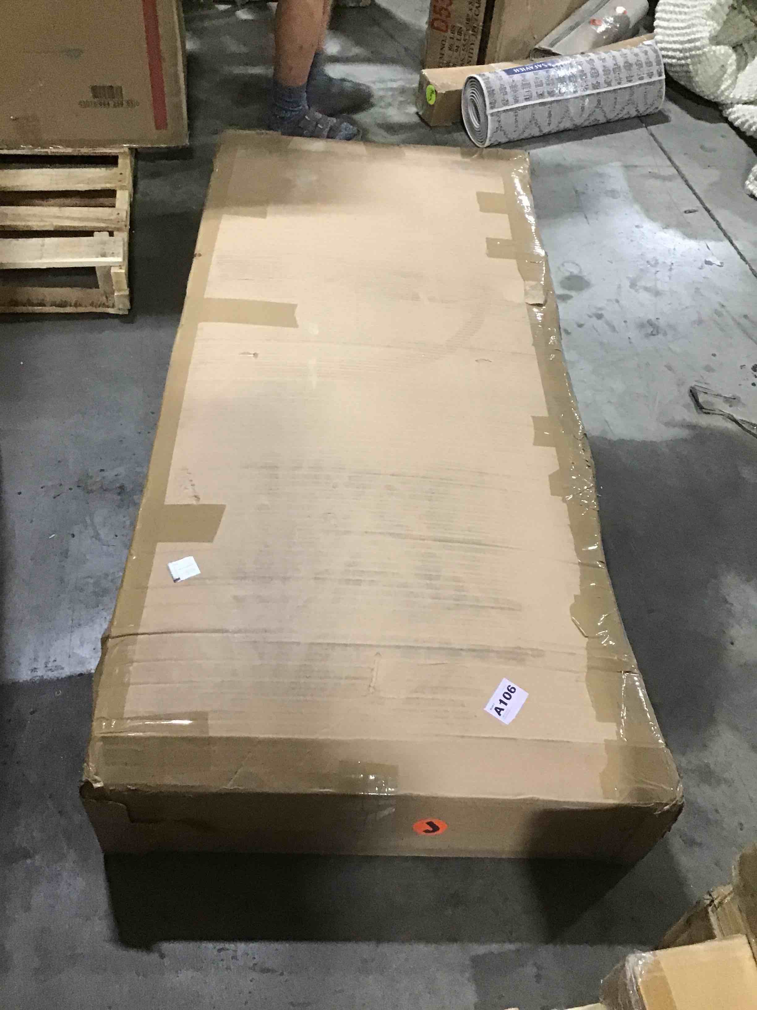 https://s3.amazonaws.com/lotting-images-prod/bidfta/YEL3577112_1665664027474.jpeg