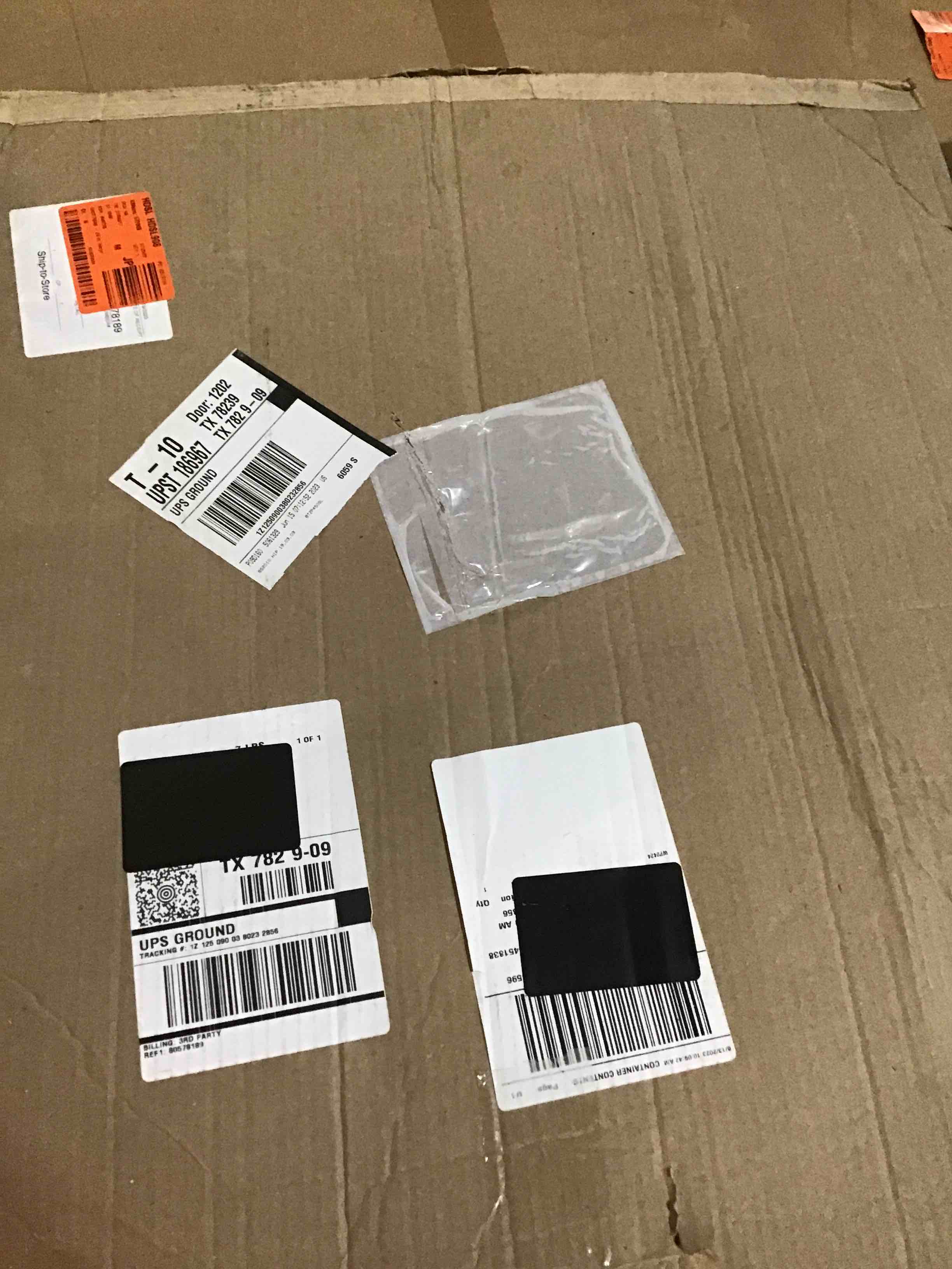 https://s3.amazonaws.com/lotting-images-prod/bidfta/YEL3619698_1691411553697.jpeg