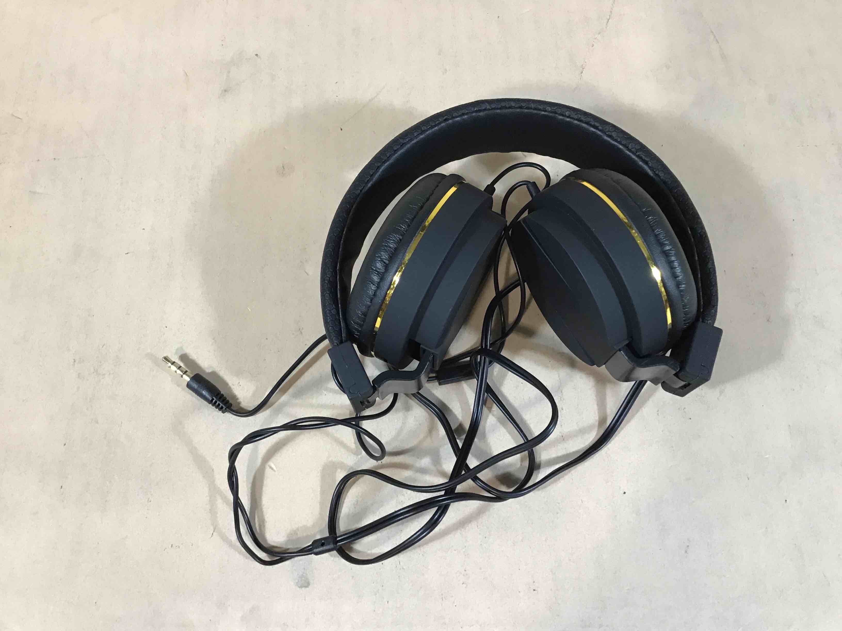 Headphones 