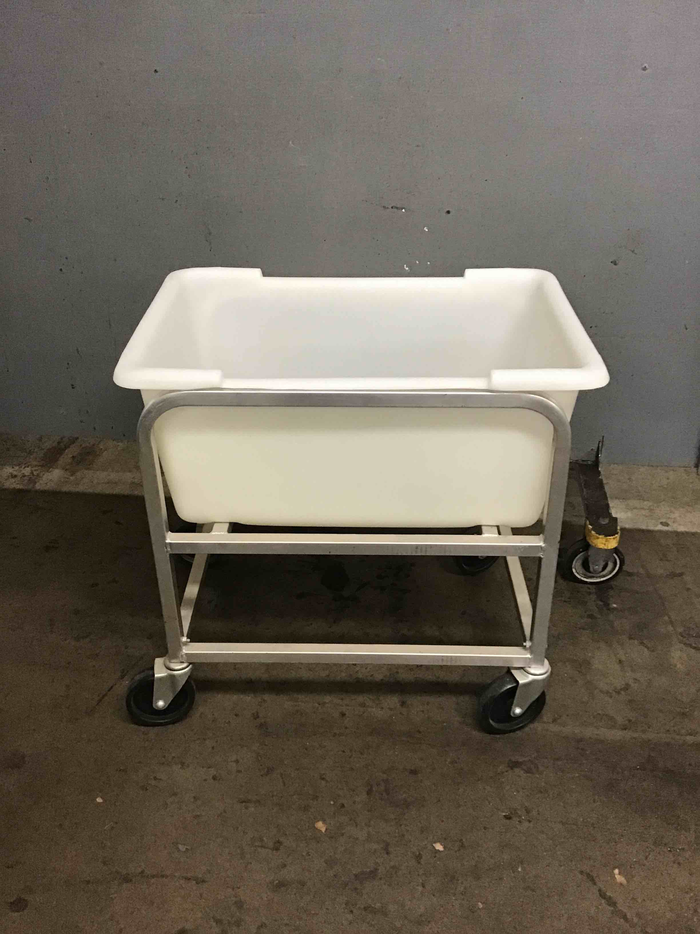 INGREDIENT TUB ON RACK WITH CASTERS 