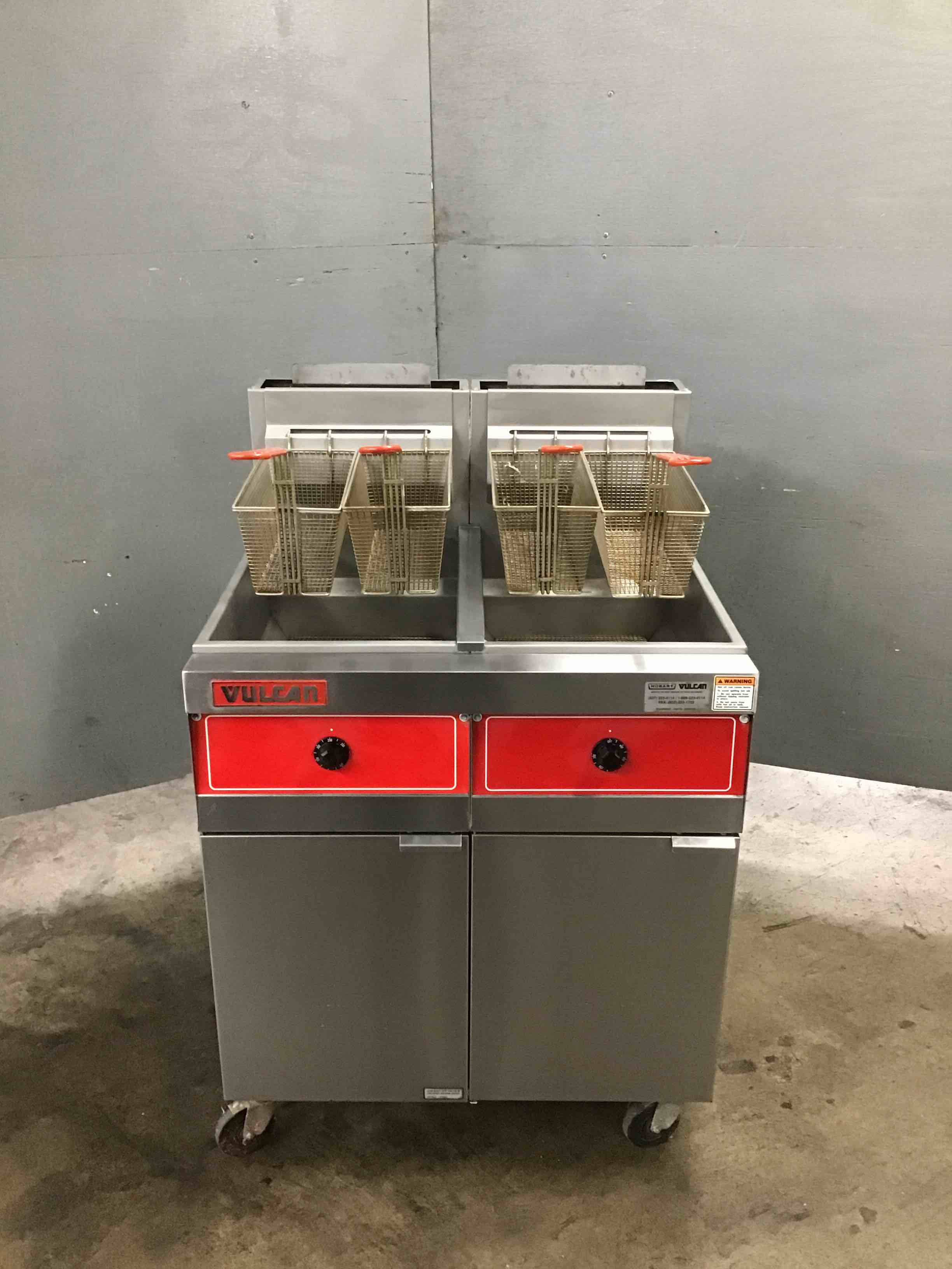VULCAN DOUBLE 35LB GR SERIES PROPANE FRYER ON CASTERS 