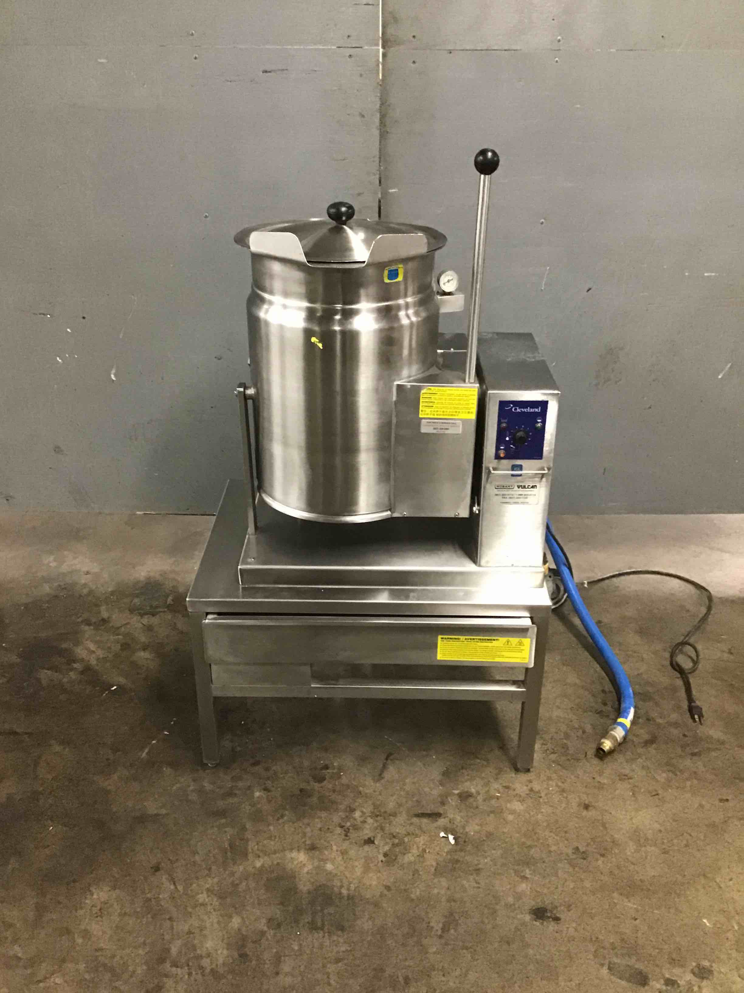 Cleveland Stainless Steel 6 Gallon Natural Gas 2/3 Jacketed Tilt Kettle