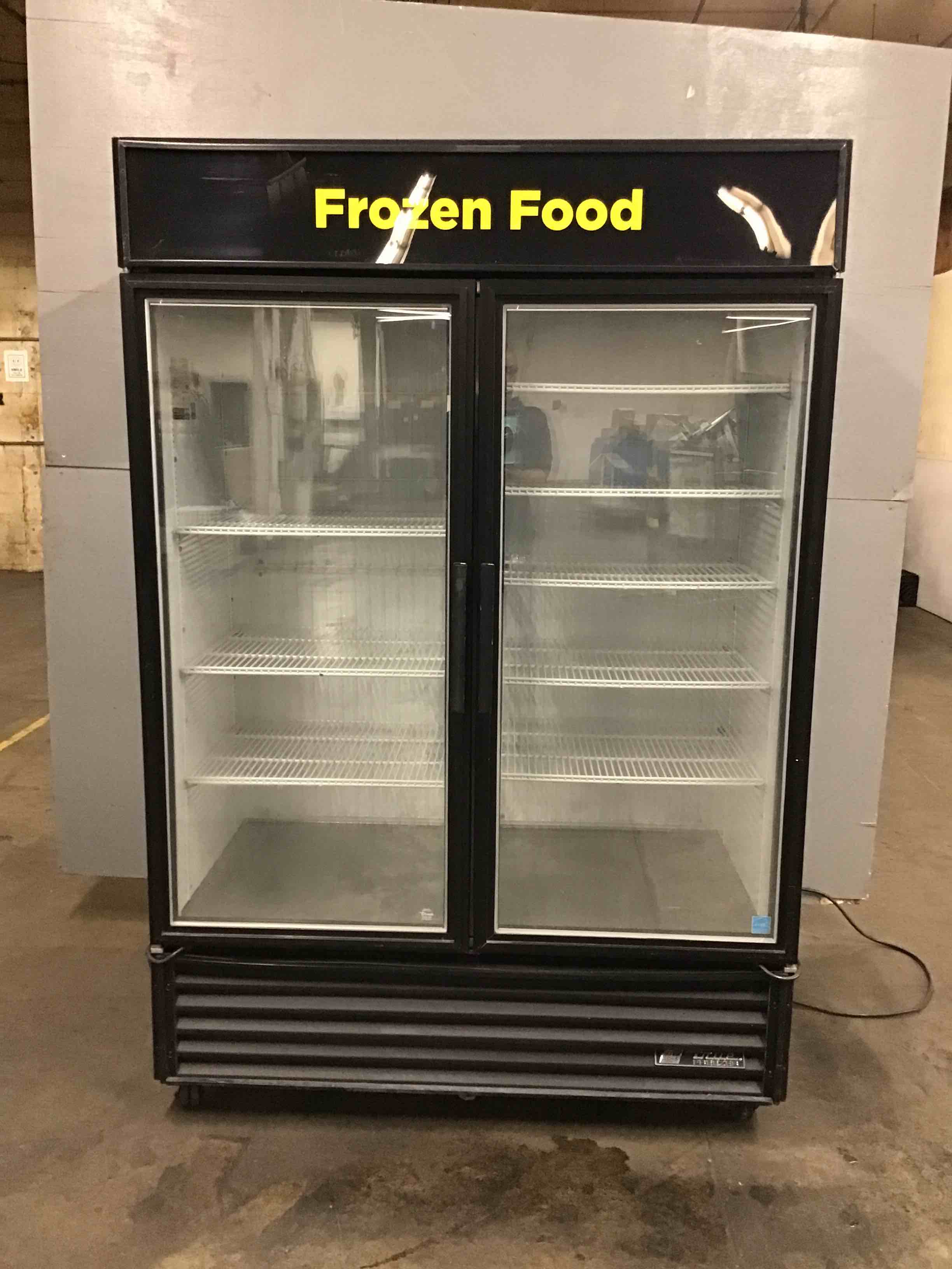 2014 TRUE 2 GLASS DOOR MERCHANDISER FREEZER ON CASTERS