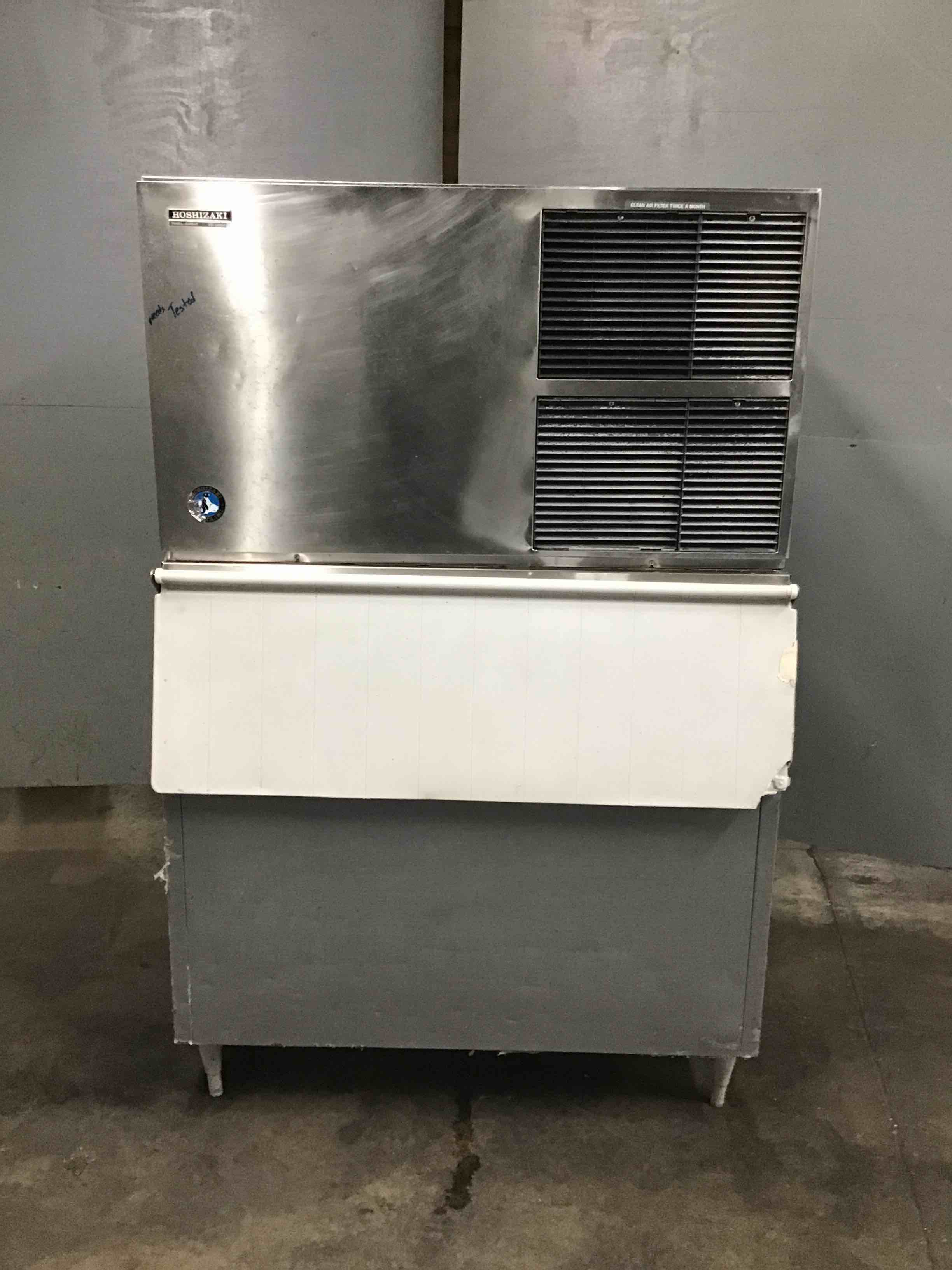 HOSHIZAKI 48 INCH STAINLESS STEEL 1200 LB AIR-COOLED ICE MACHINE WITH BIN