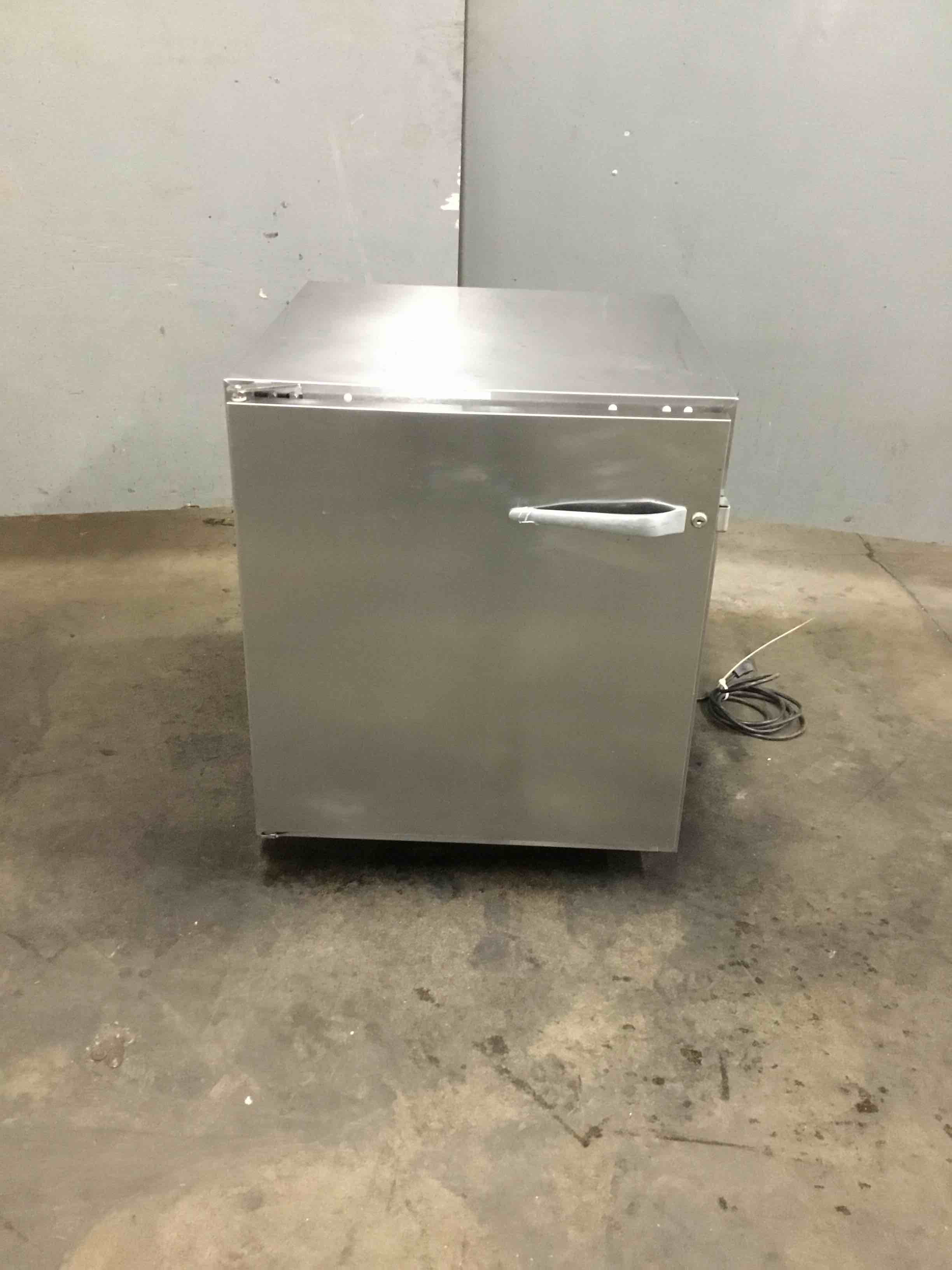 TRAULSEN 27 INCH STAINLESS STEEL UNDER COUNTER REFRIGERATOR ON CASTERS