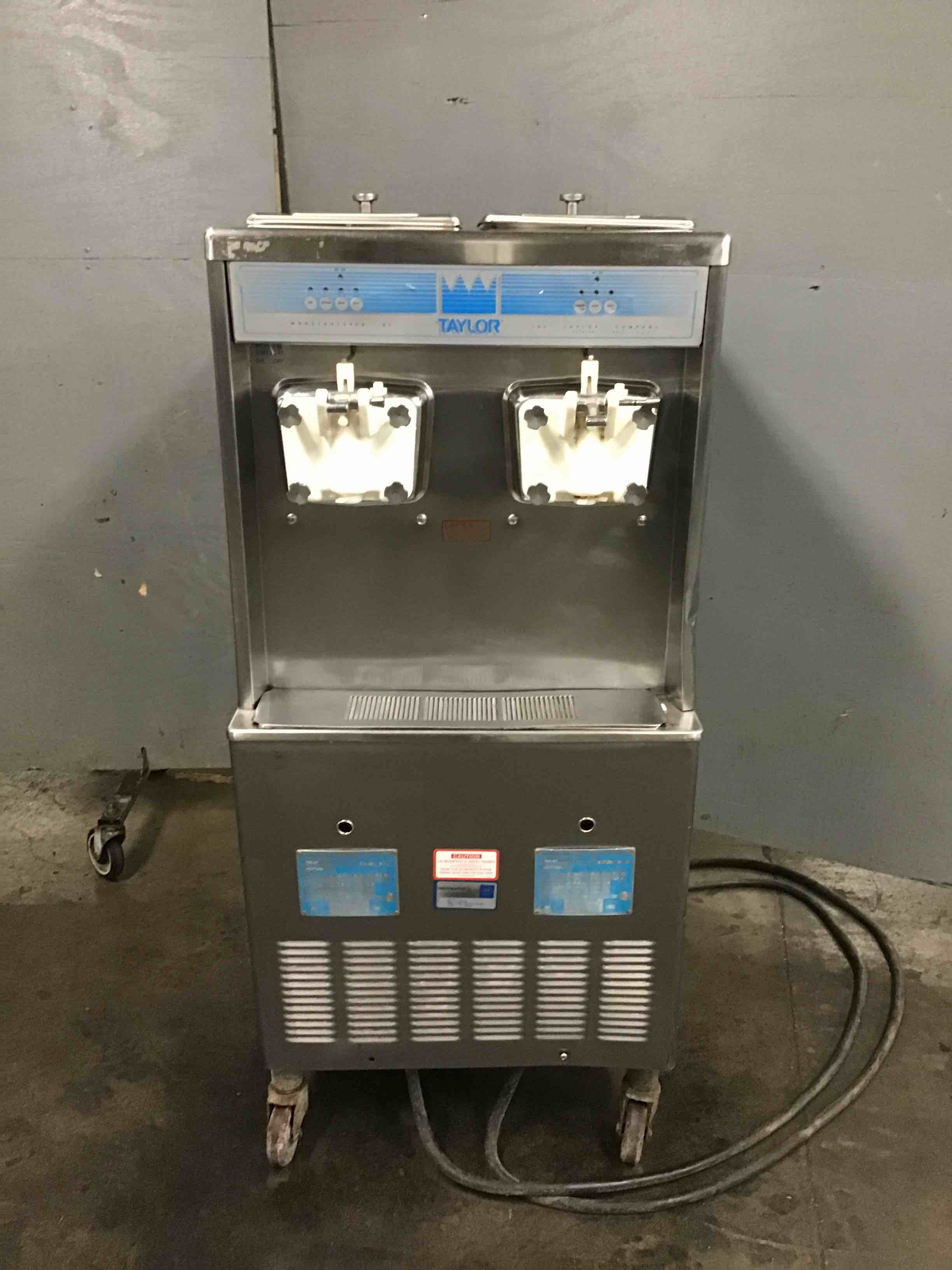 TAYLOR STAINLESS STEEL 2-FLAVOR SOFT SERVE MACHINE