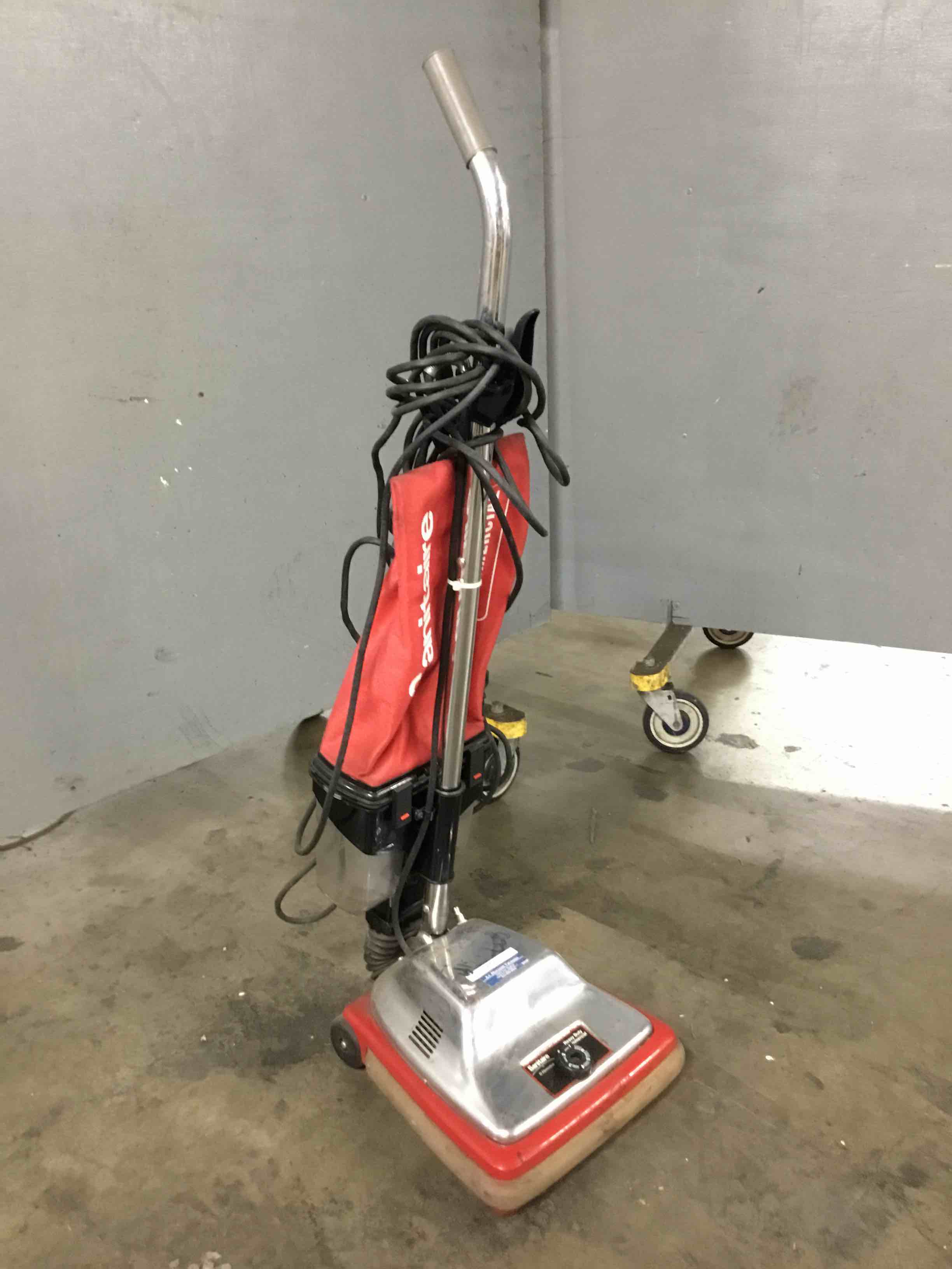https://s3.amazonaws.com/lotting-images-prod/bidfta/YEL3793456_1702051160752.jpeg