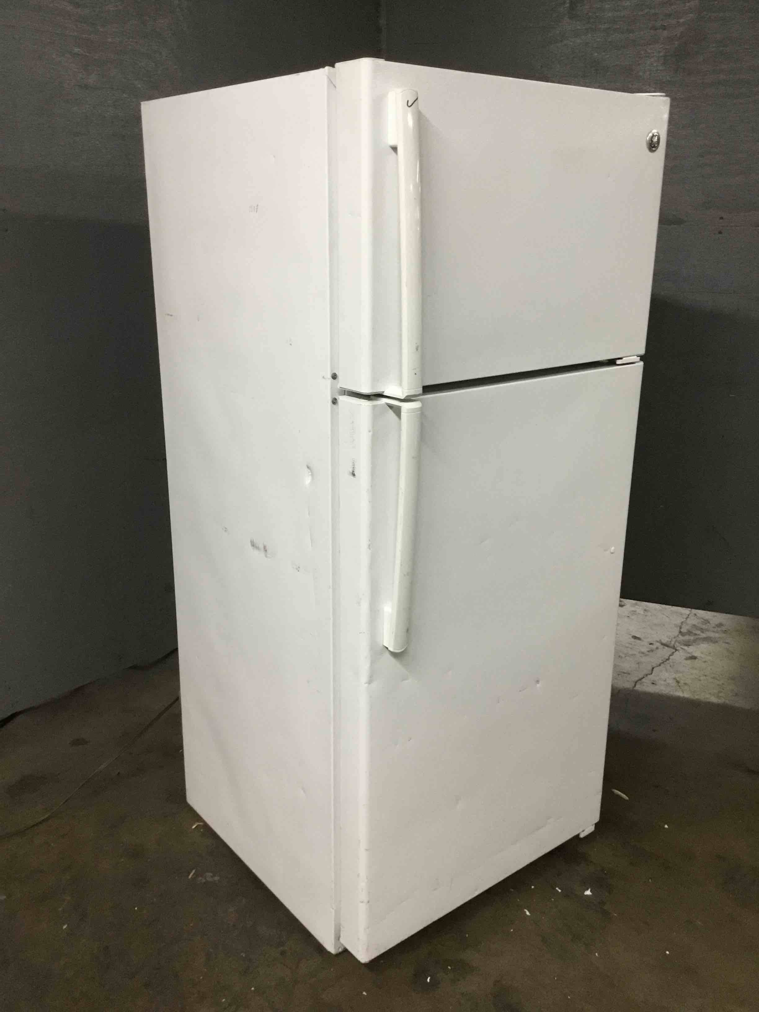 https://s3.amazonaws.com/lotting-images-prod/bidfta/YEL3793472_1702063787968.jpeg