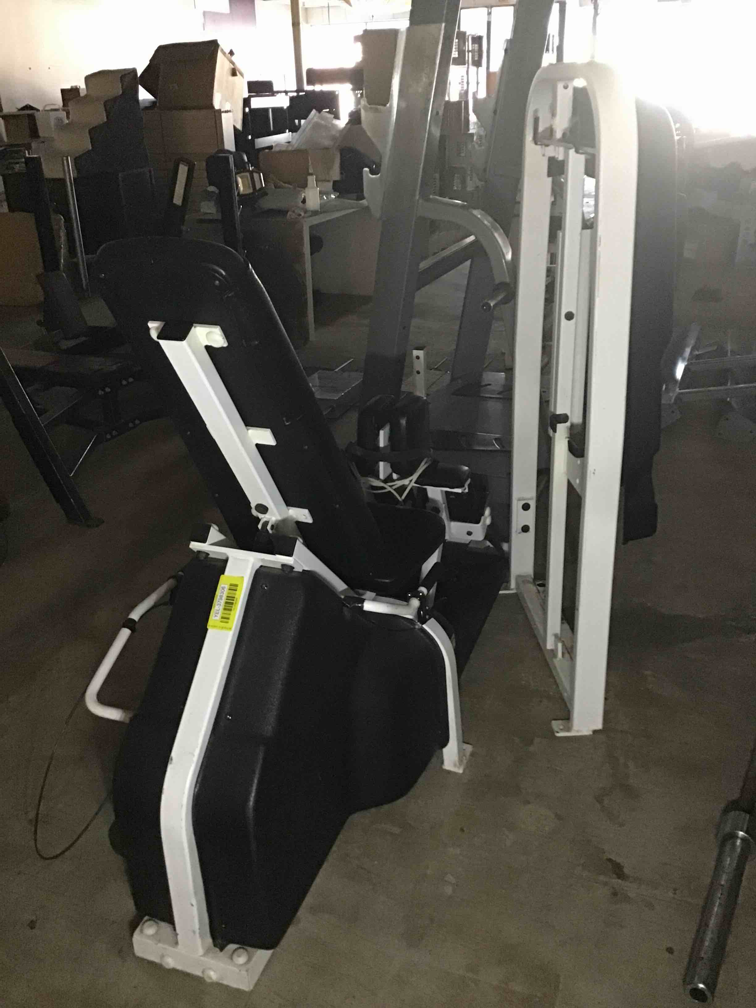 https://s3.amazonaws.com/lotting-images-prod/bidfta/YEL3798306_1692809246668.jpeg