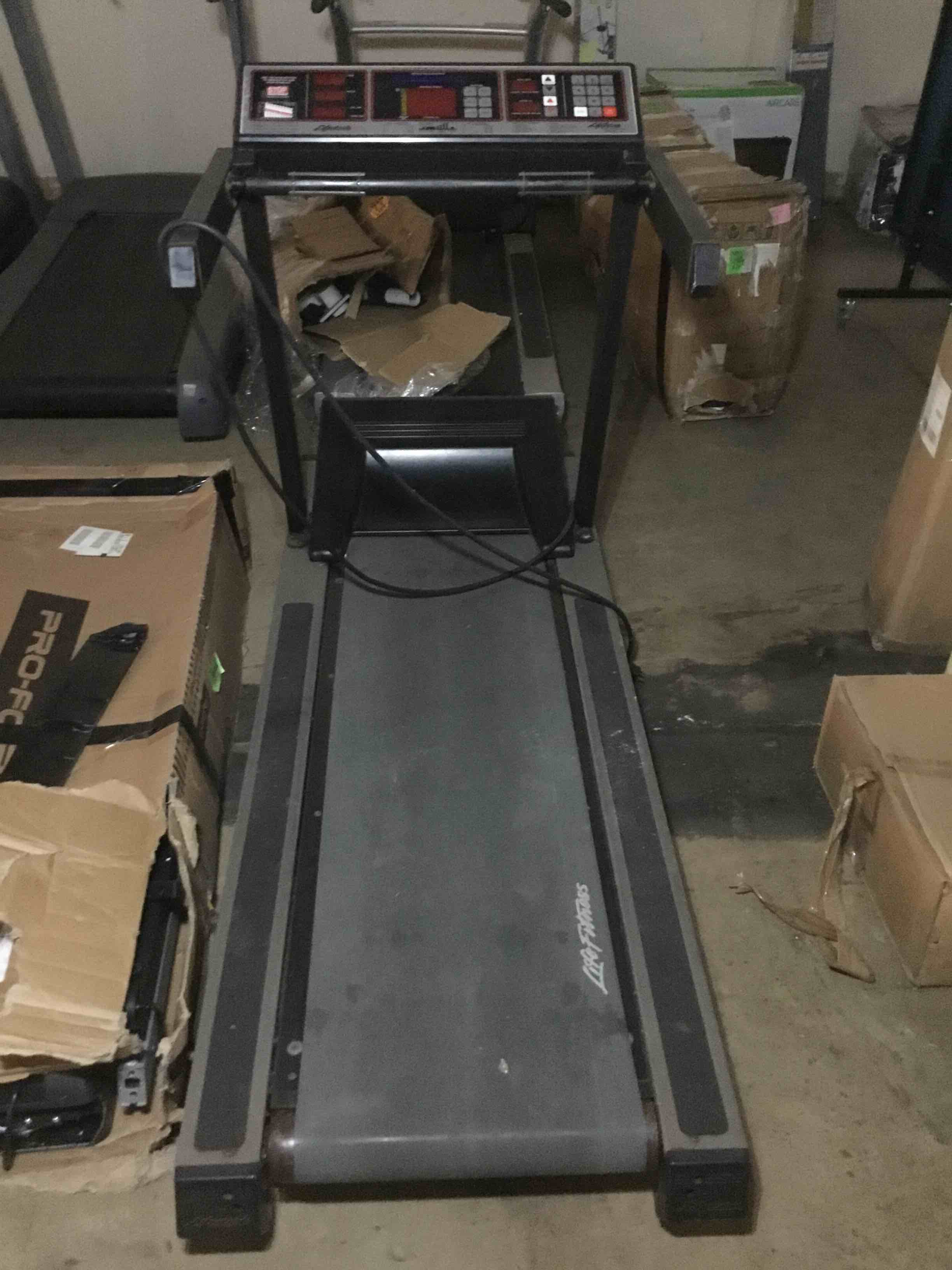 https://s3.amazonaws.com/lotting-images-prod/bidfta/YEL3798341_1692812680904.jpeg