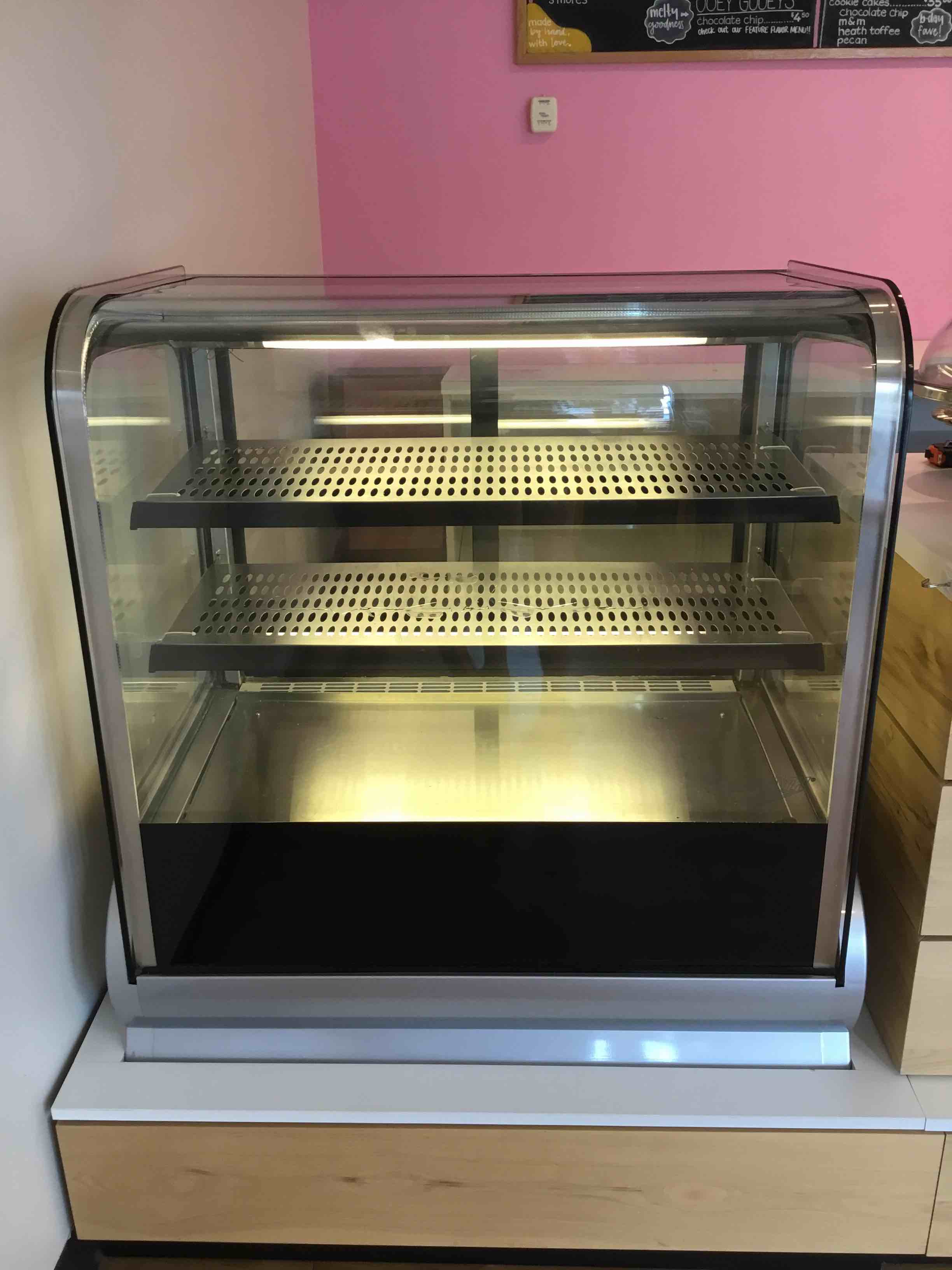 Vollrath 36 Inch Glass Cubed Front Refrigerated Display Case 