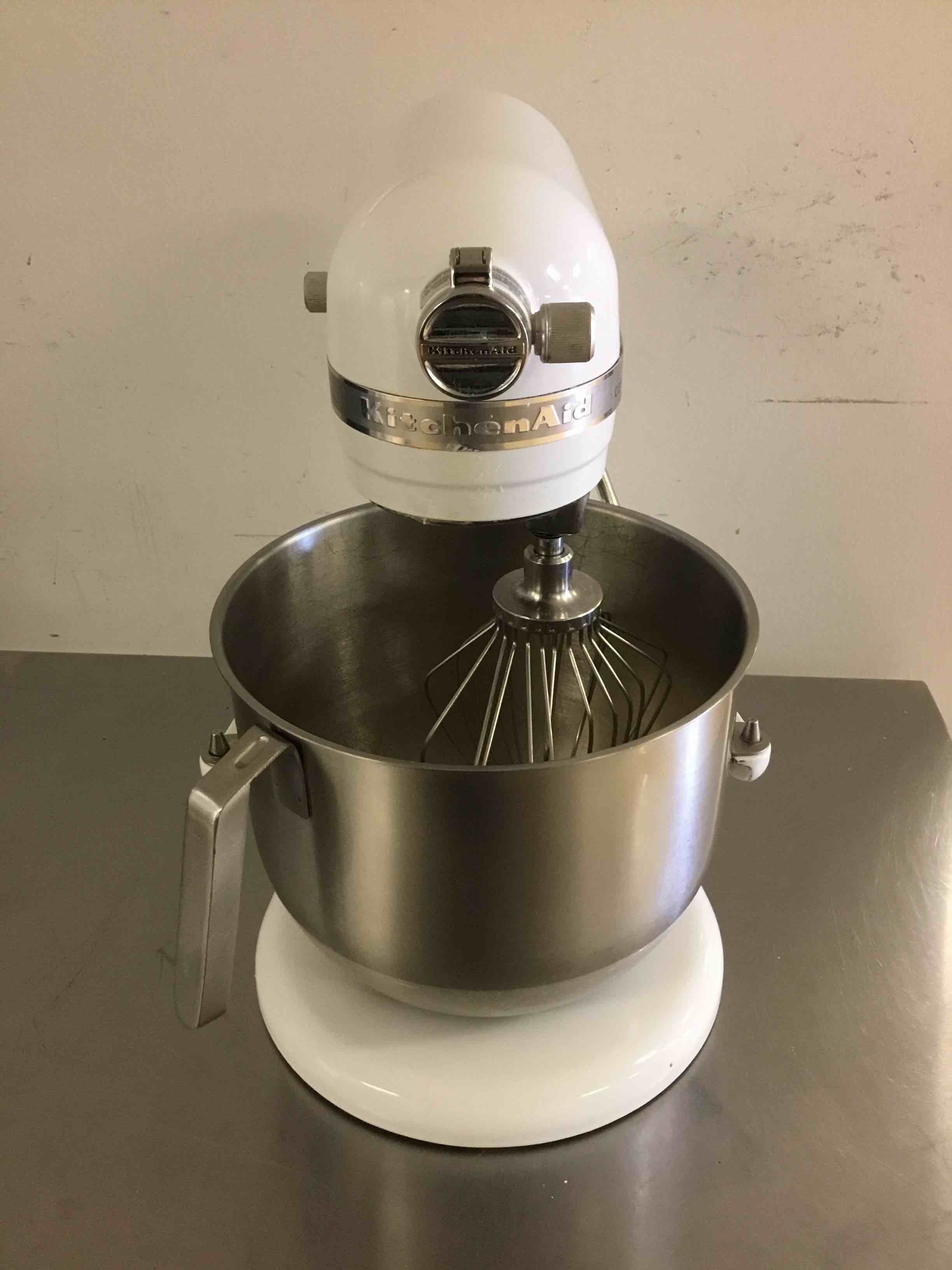 KitchenAid 8 QT Mixer With 2 Bowls, Whisk, Dough Arm And Paddle