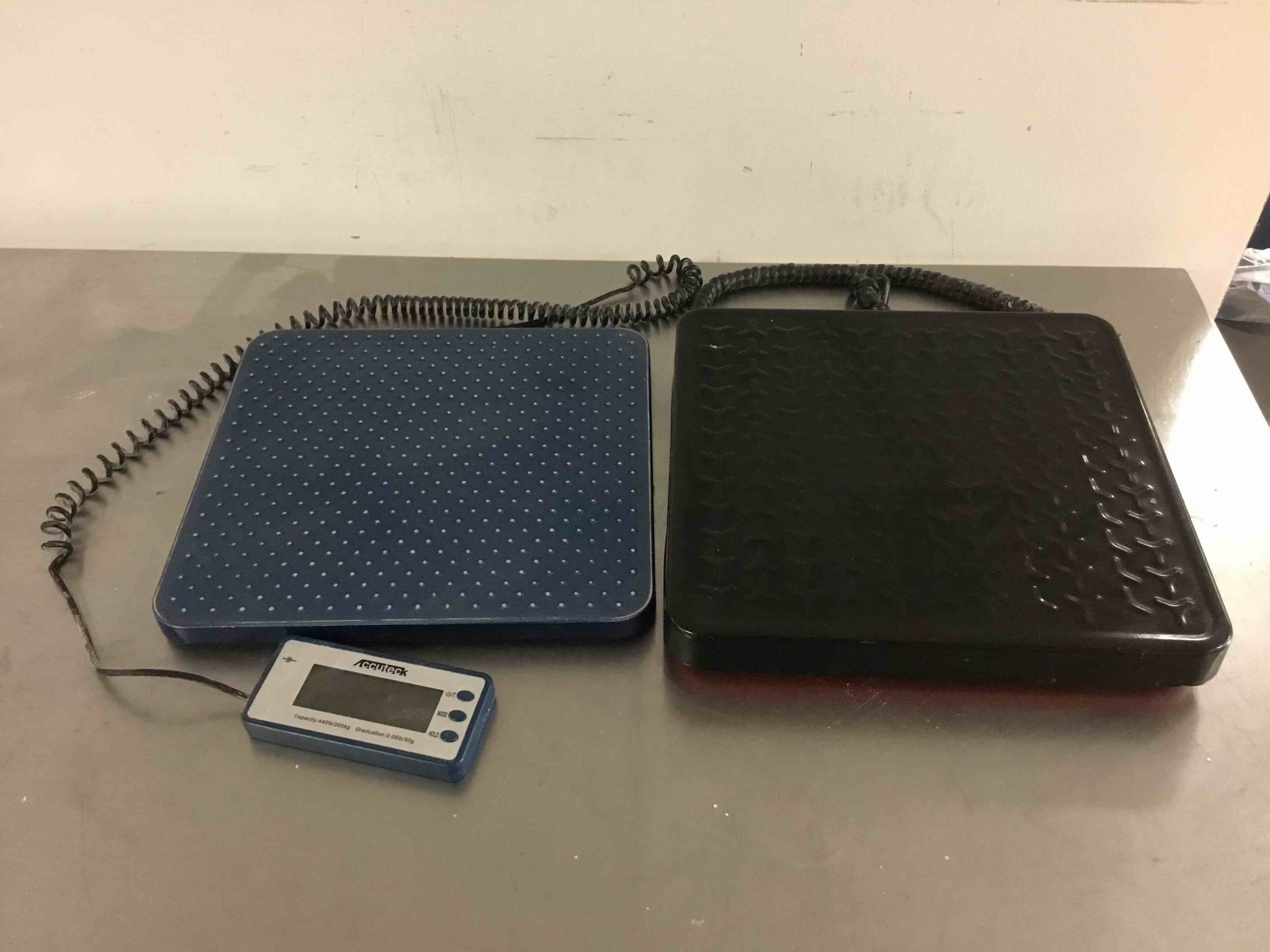 Accuteck And Rubbermaid 440 LB Scales