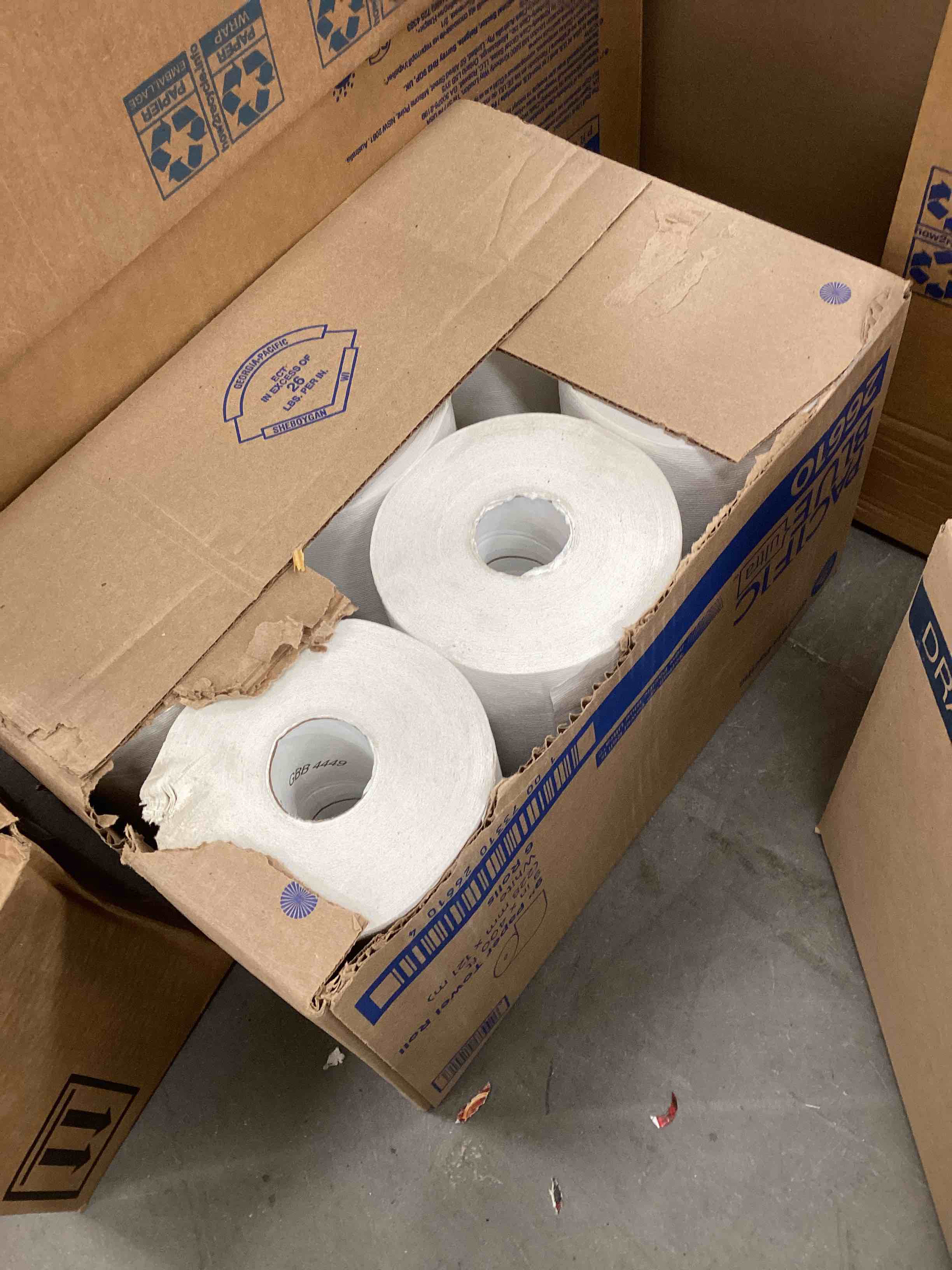 https://s3.amazonaws.com/lotting-images-prod/bidfta/YEL3907942_1694274246593.jpeg