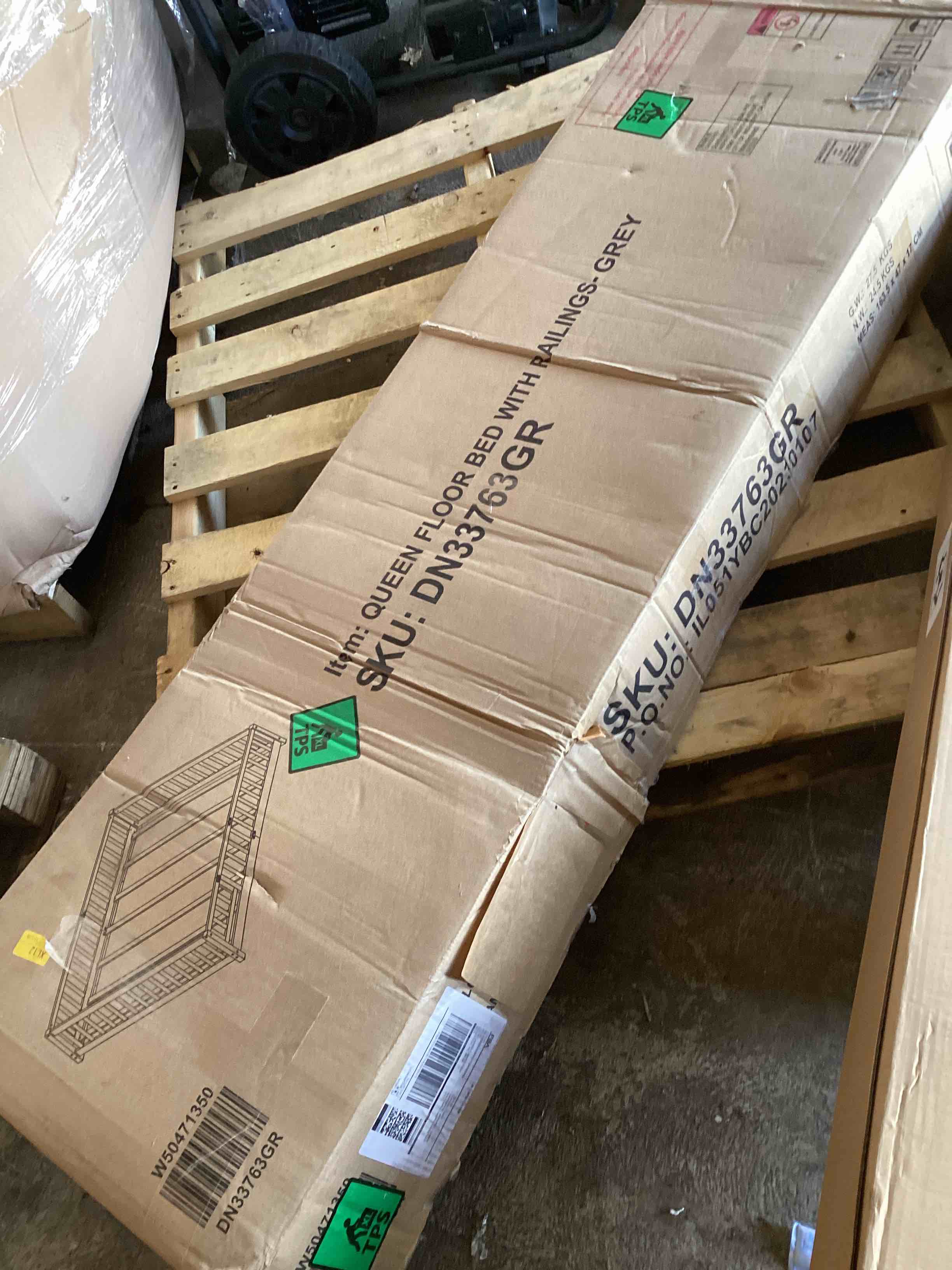 https://s3.amazonaws.com/lotting-images-prod/bidfta/YEL3908004_1694446010800.jpeg