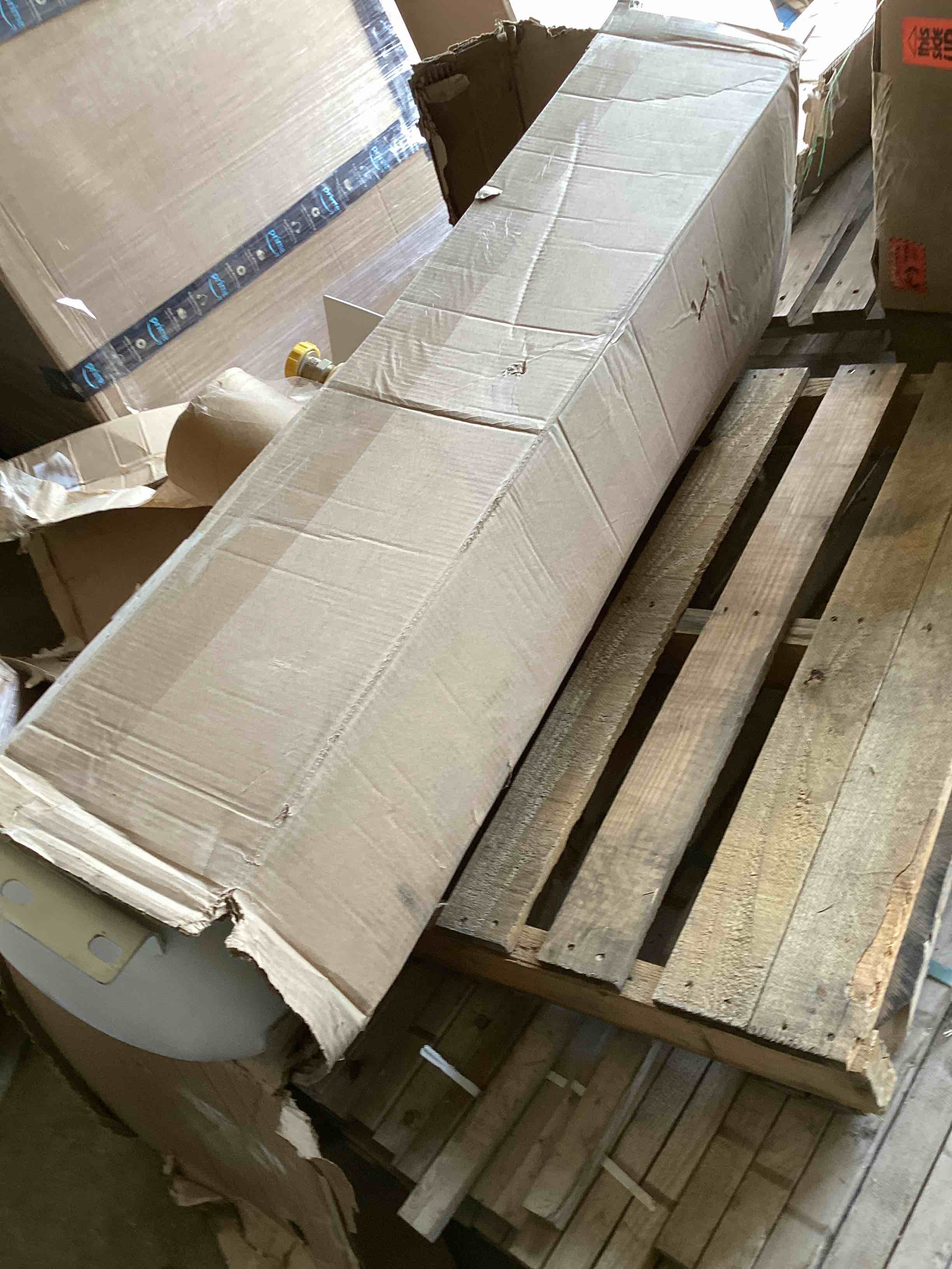 https://s3.amazonaws.com/lotting-images-prod/bidfta/YEL3908007_1694446493783.jpeg
