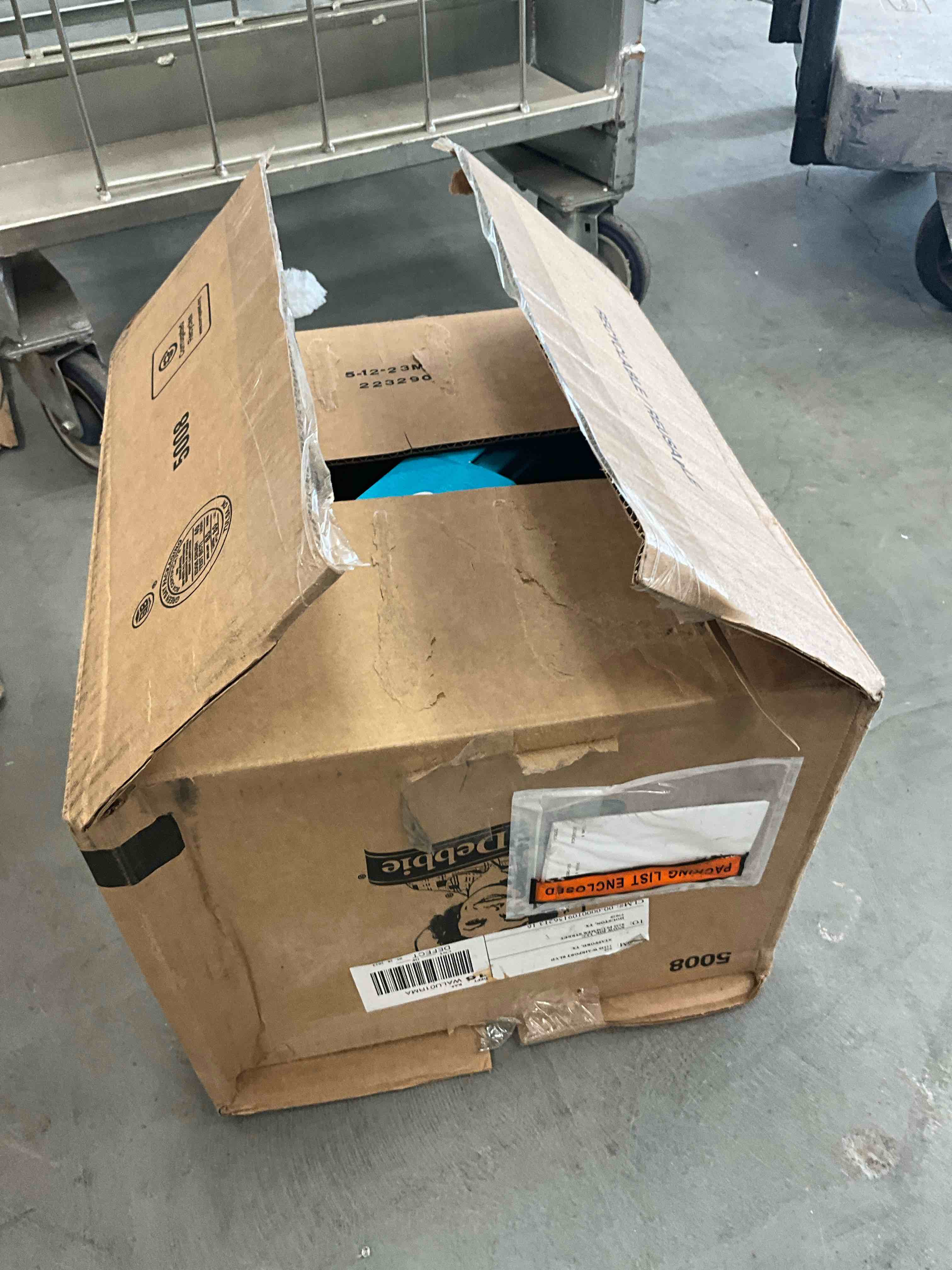 https://s3.amazonaws.com/lotting-images-prod/bidfta/YEL3909836_1707576851848.jpeg