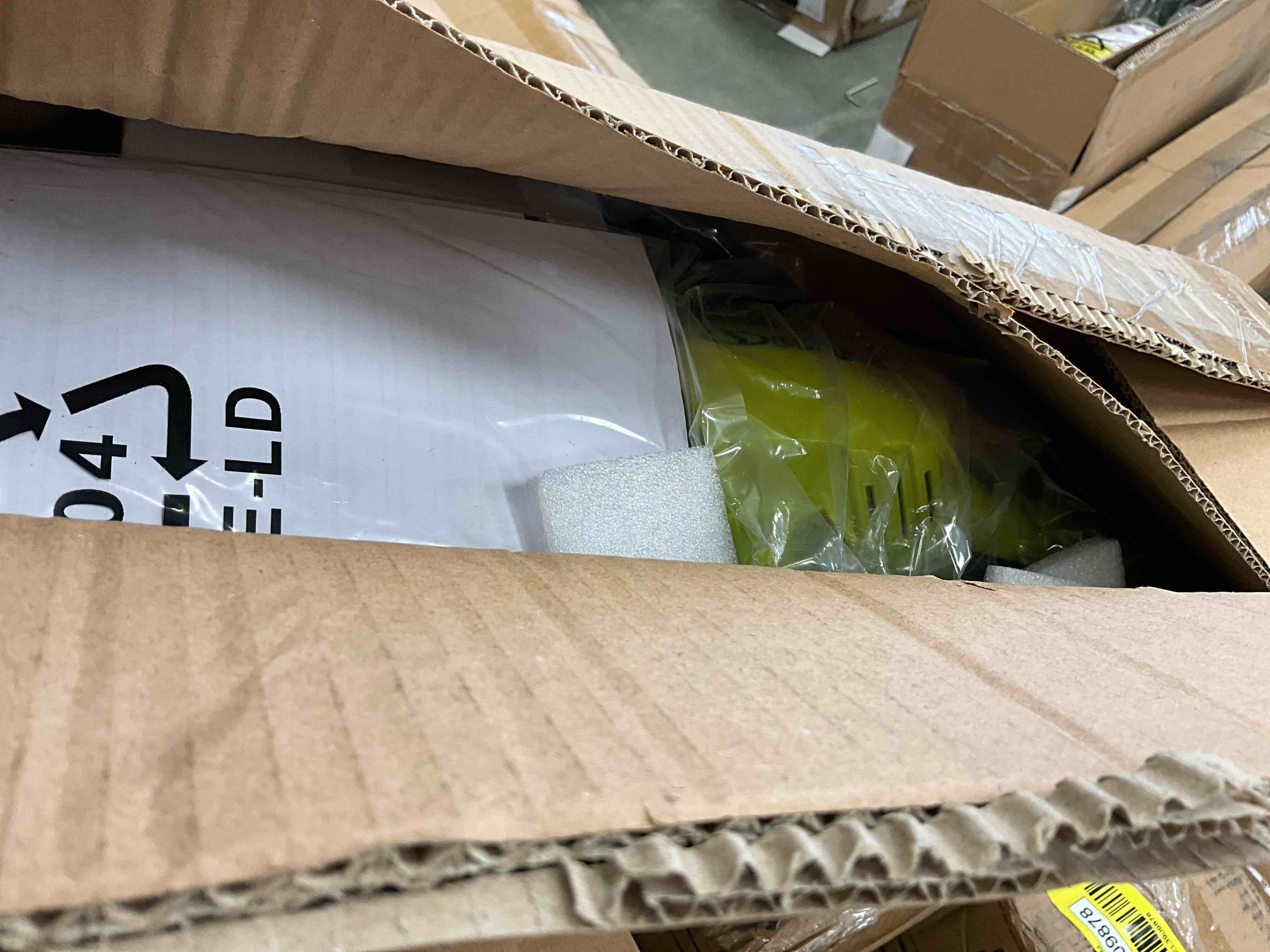https://s3.amazonaws.com/lotting-images-prod/bidfta/YEL3909885_1707591707639.jpeg