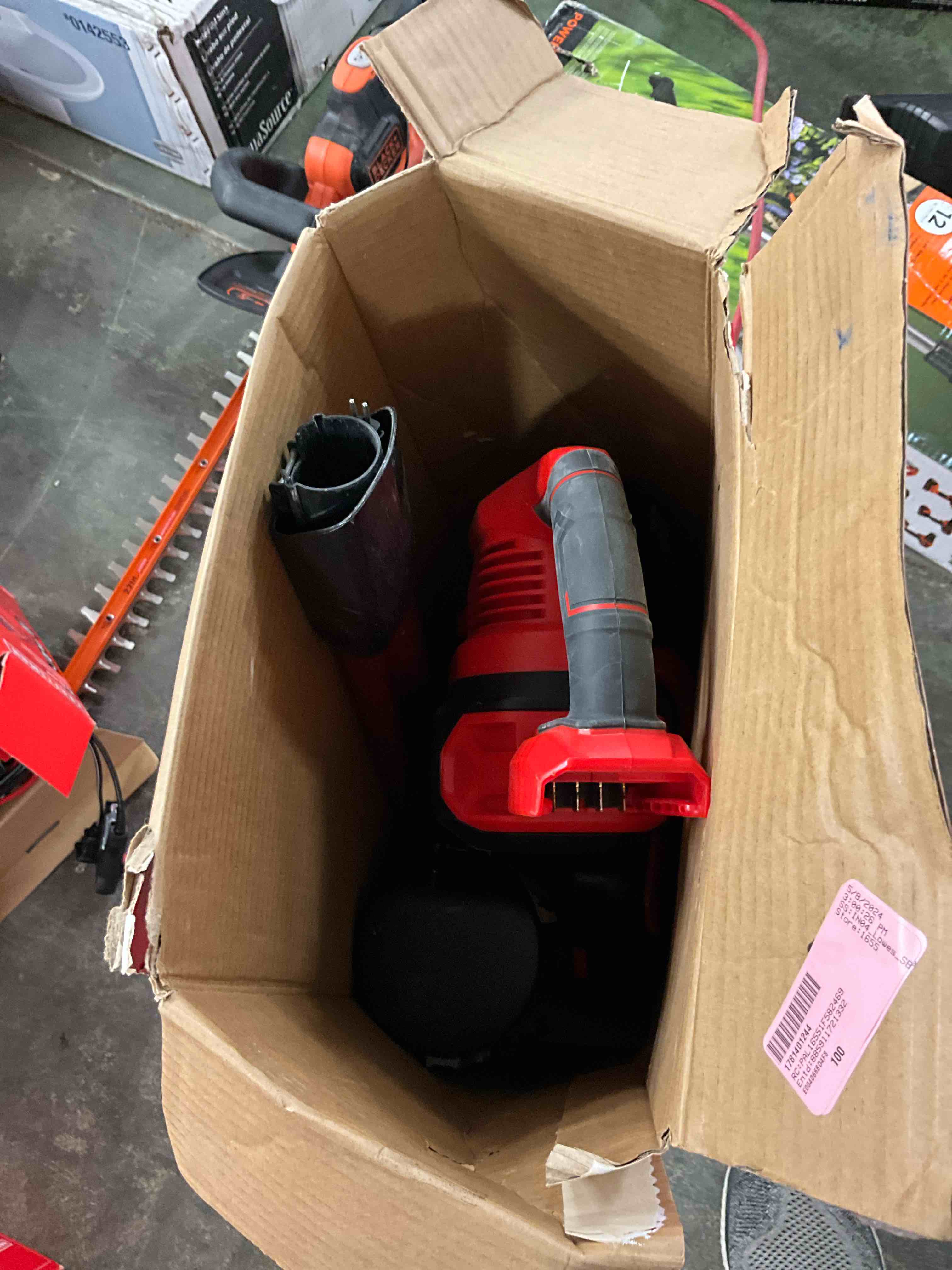 https://s3.amazonaws.com/lotting-images-prod/bidfta/YEL3912302_1716547510739.jpeg