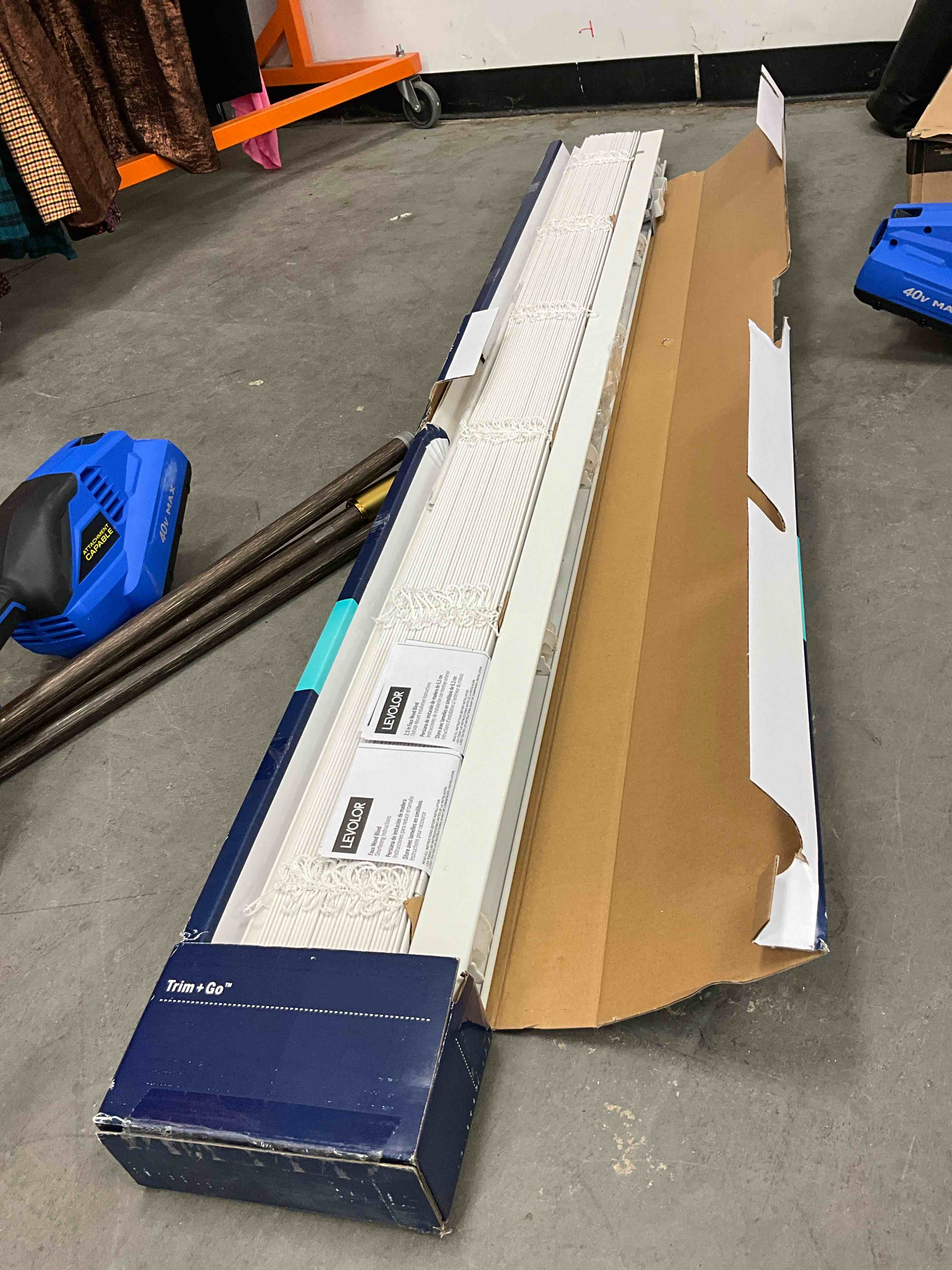 https://s3.amazonaws.com/lotting-images-prod/bidfta/YEL3913896_1722876520277.jpeg