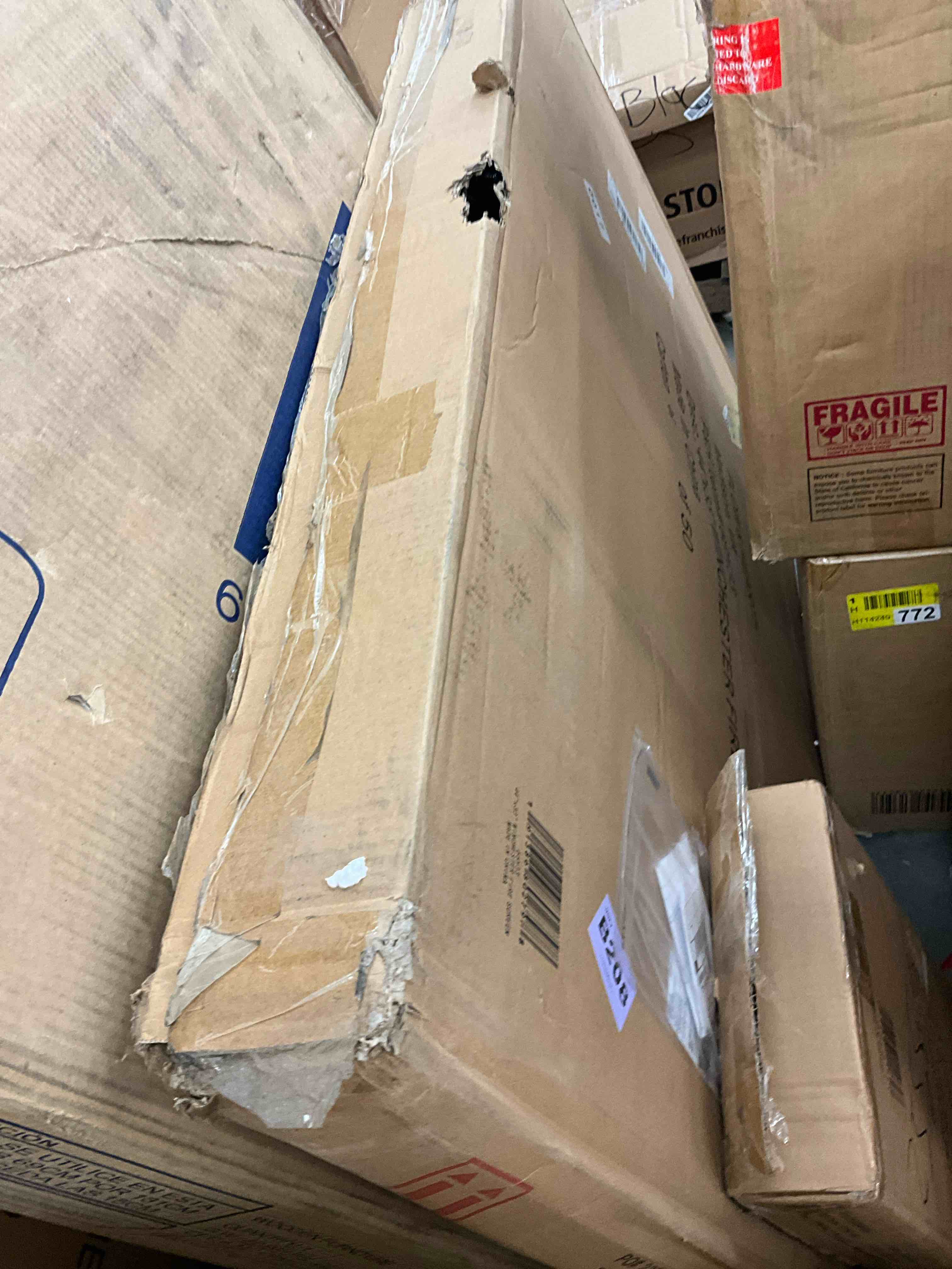 https://s3.amazonaws.com/lotting-images-prod/bidfta/YEL3915186_1706370837269.jpeg