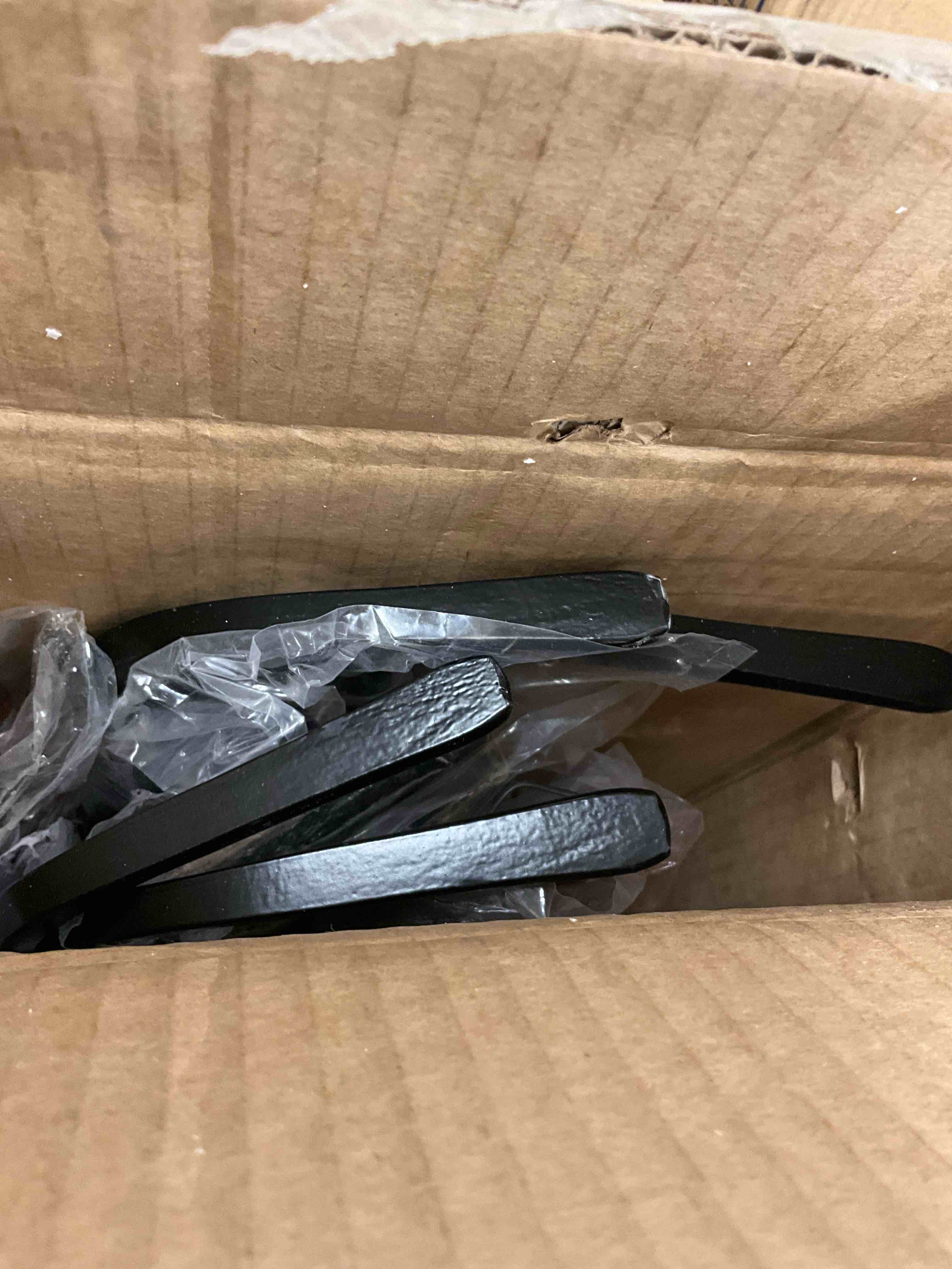 https://s3.amazonaws.com/lotting-images-prod/bidfta/YEL3915187_1706370880475.jpeg