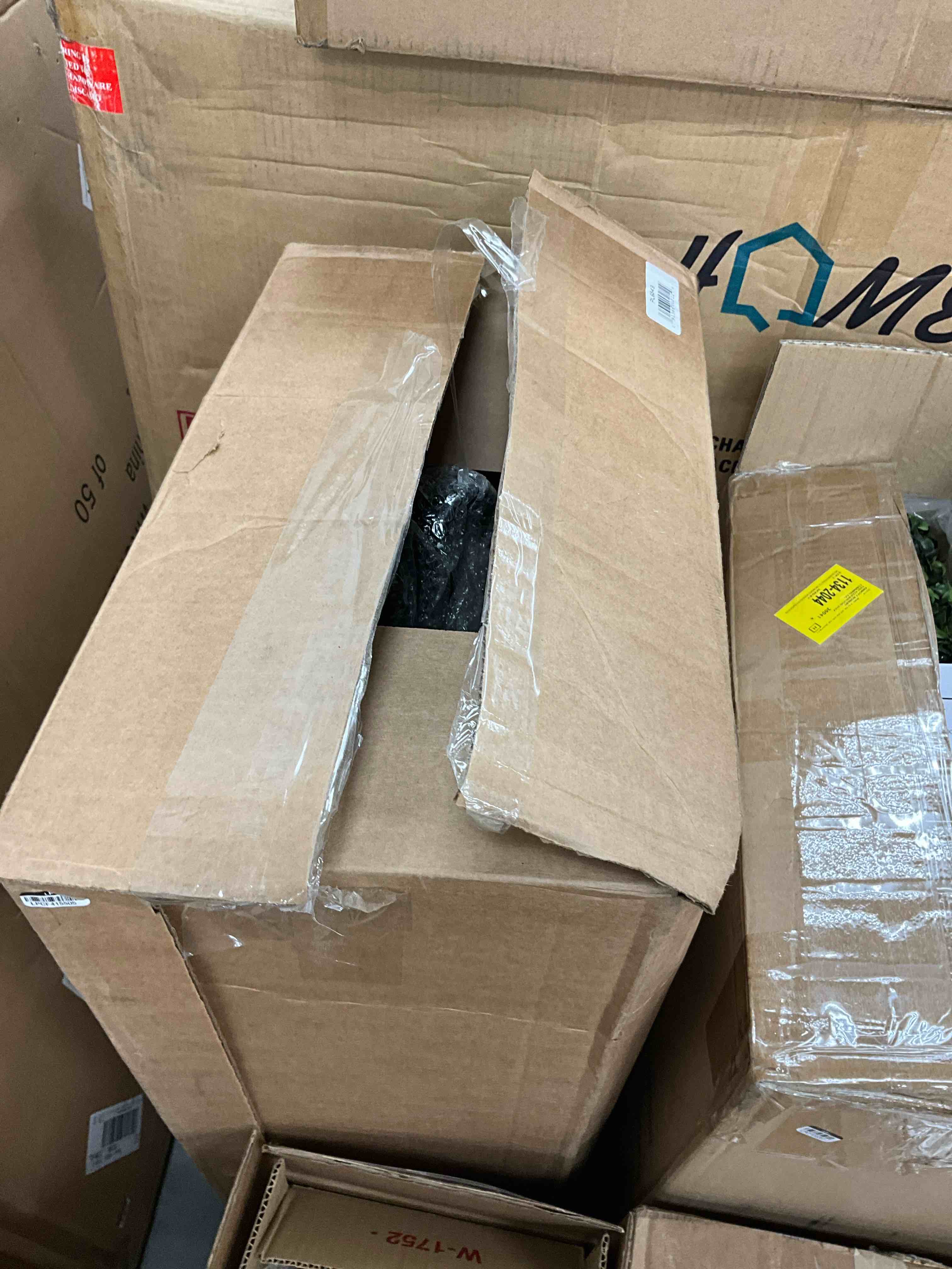 https://s3.amazonaws.com/lotting-images-prod/bidfta/YEL3915193_1706371639982.jpeg