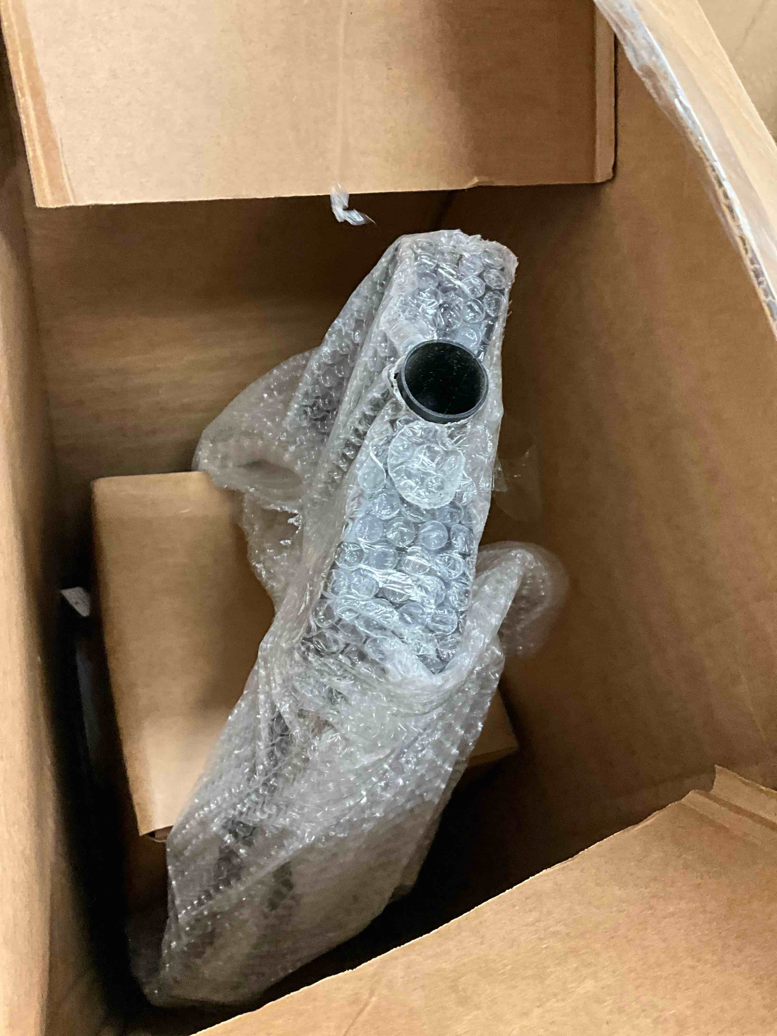 https://s3.amazonaws.com/lotting-images-prod/bidfta/YEL3915193_1706371646985.jpeg