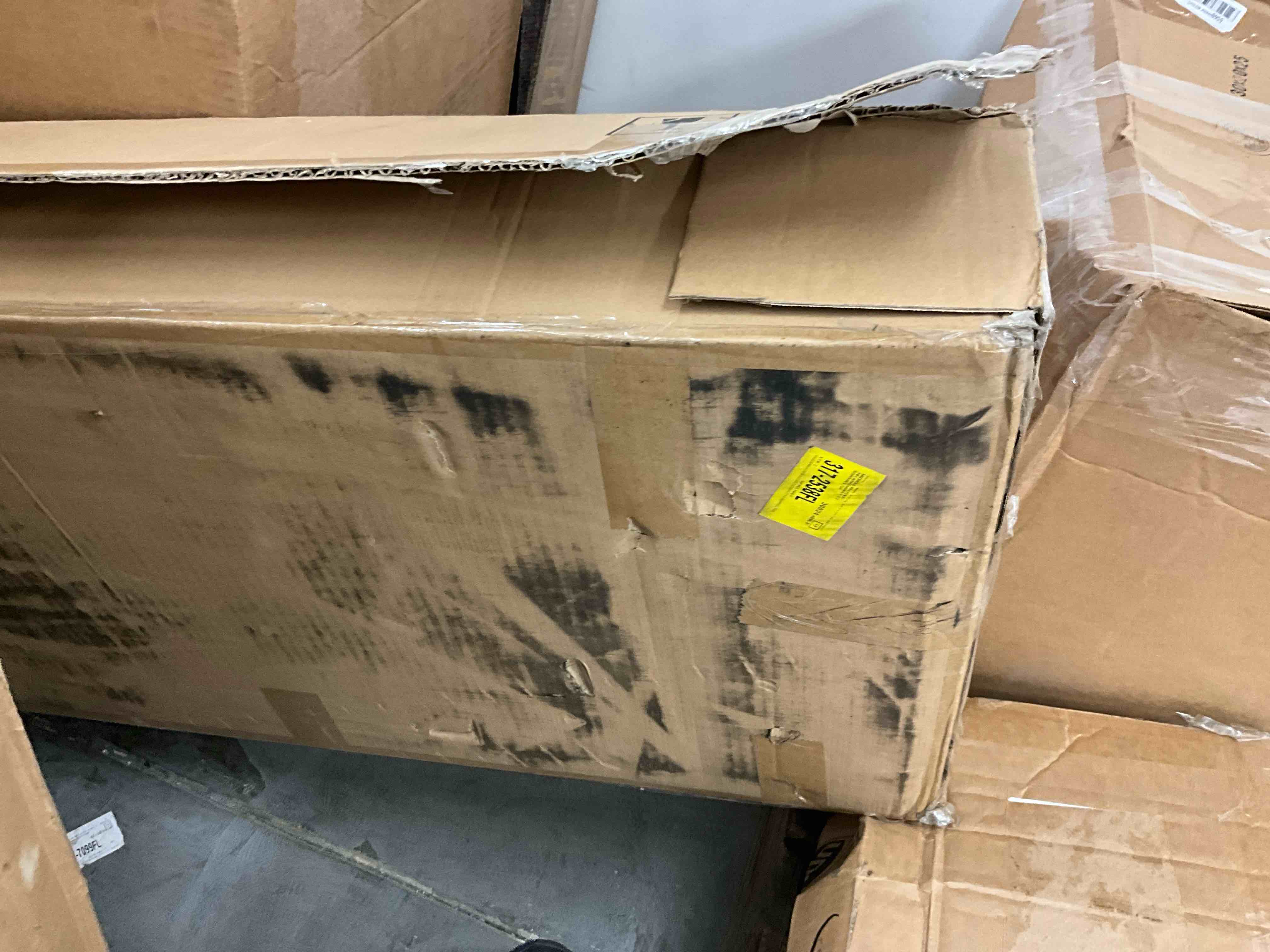 https://s3.amazonaws.com/lotting-images-prod/bidfta/YEL3915196_1706372140991.jpeg