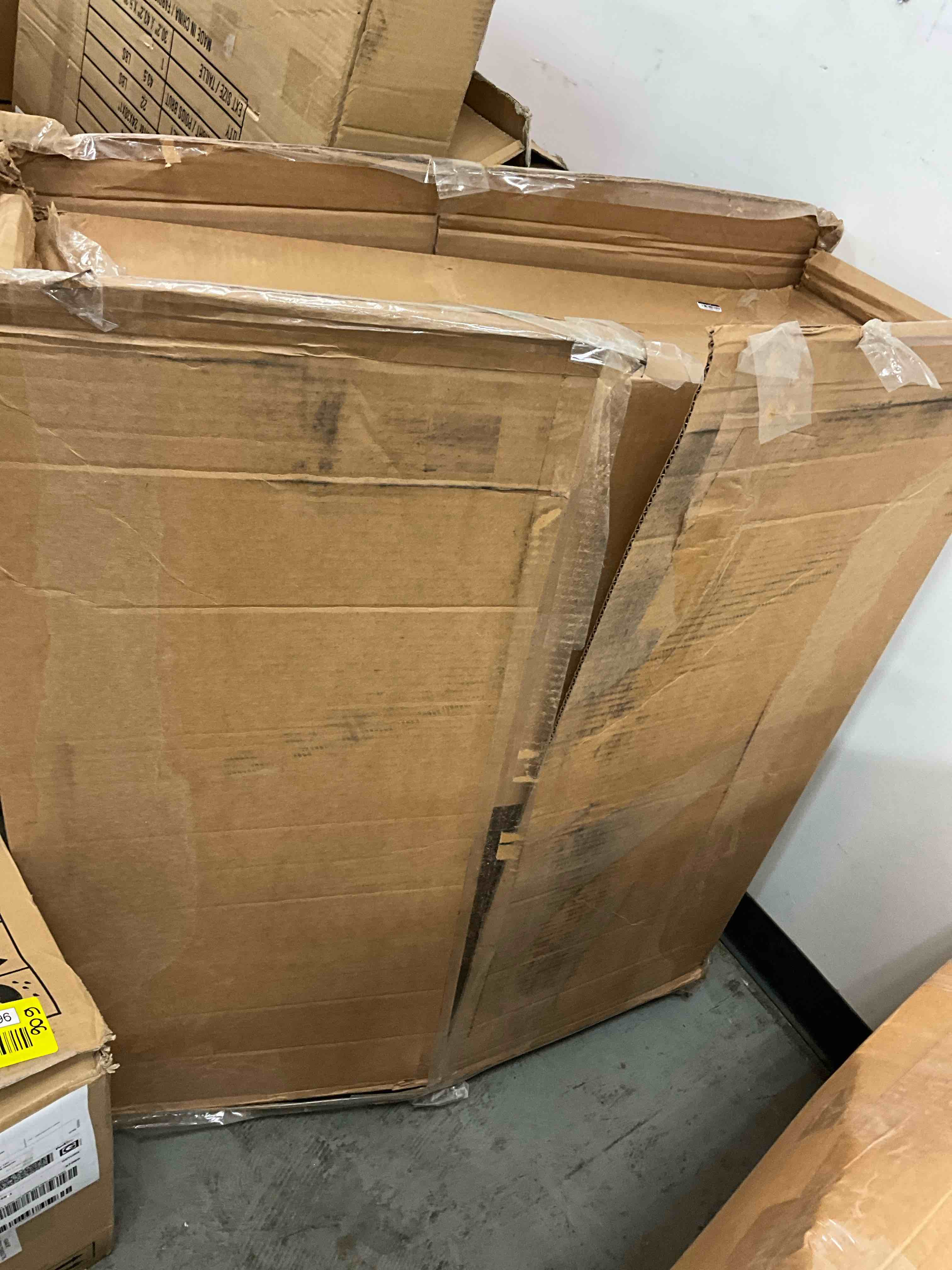https://s3.amazonaws.com/lotting-images-prod/bidfta/YEL3915197_1706372270508.jpeg