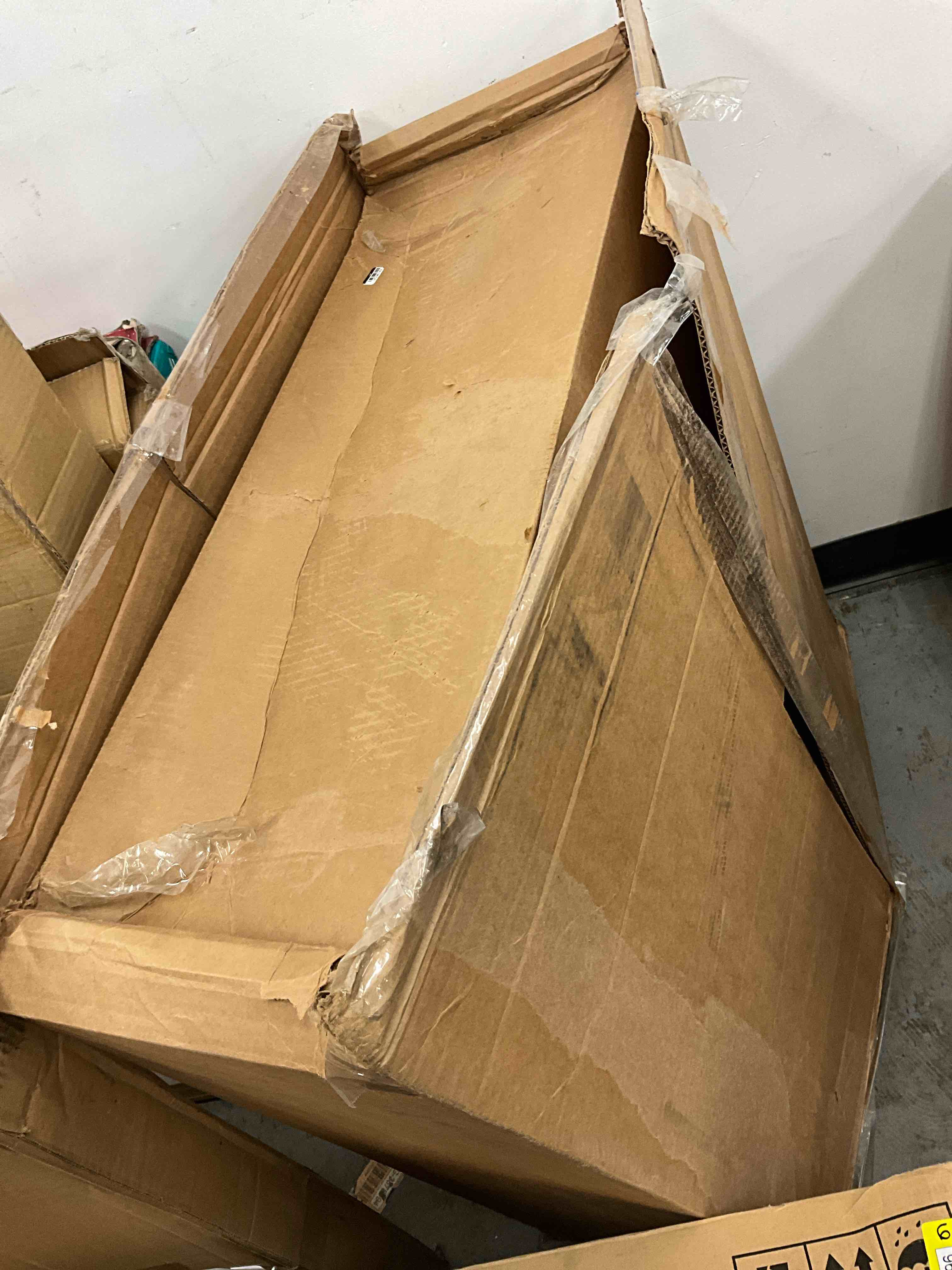 https://s3.amazonaws.com/lotting-images-prod/bidfta/YEL3915197_1706372273239.jpeg