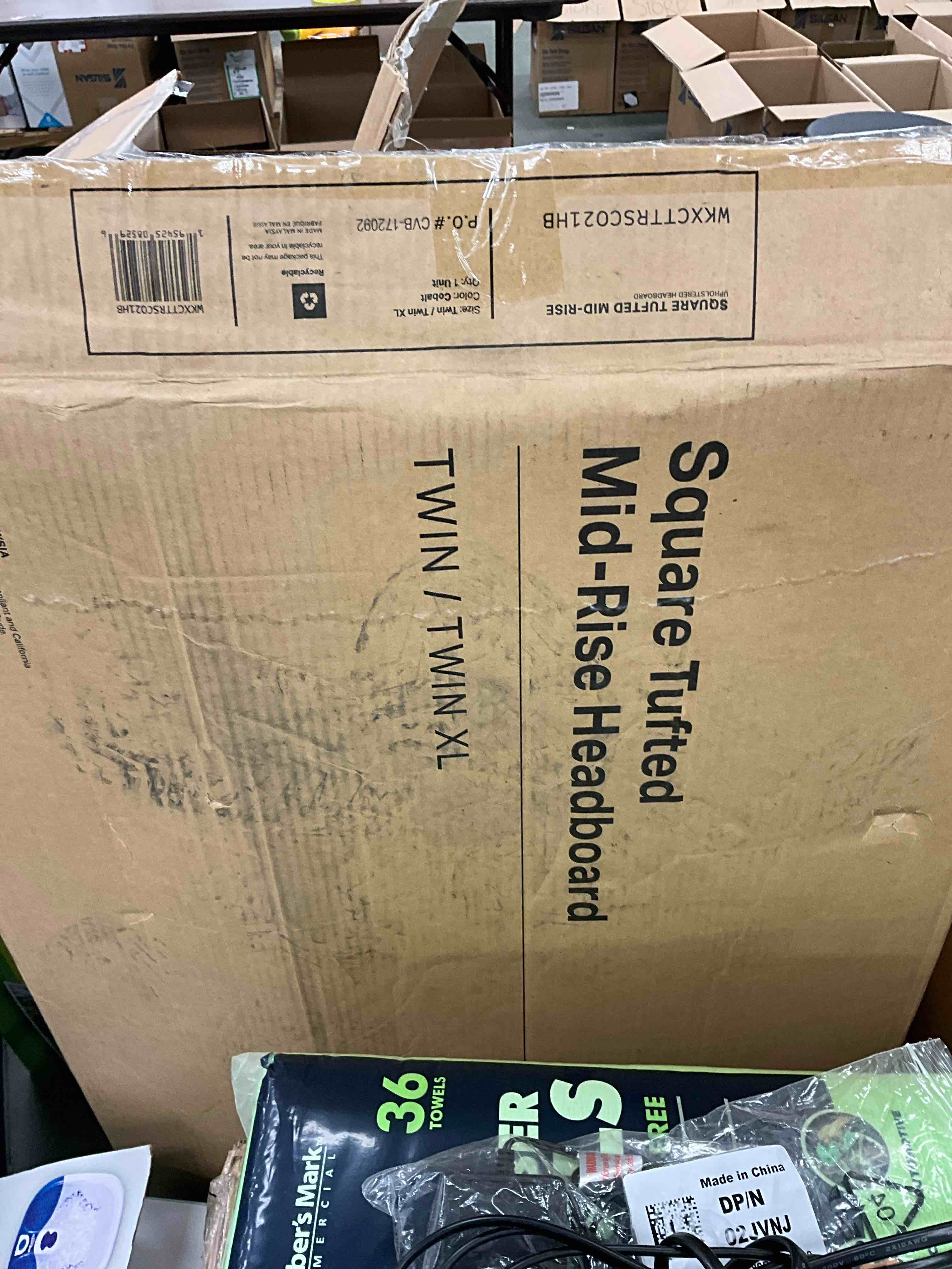 https://s3.amazonaws.com/lotting-images-prod/bidfta/YEL3915200_1706372734023.jpeg