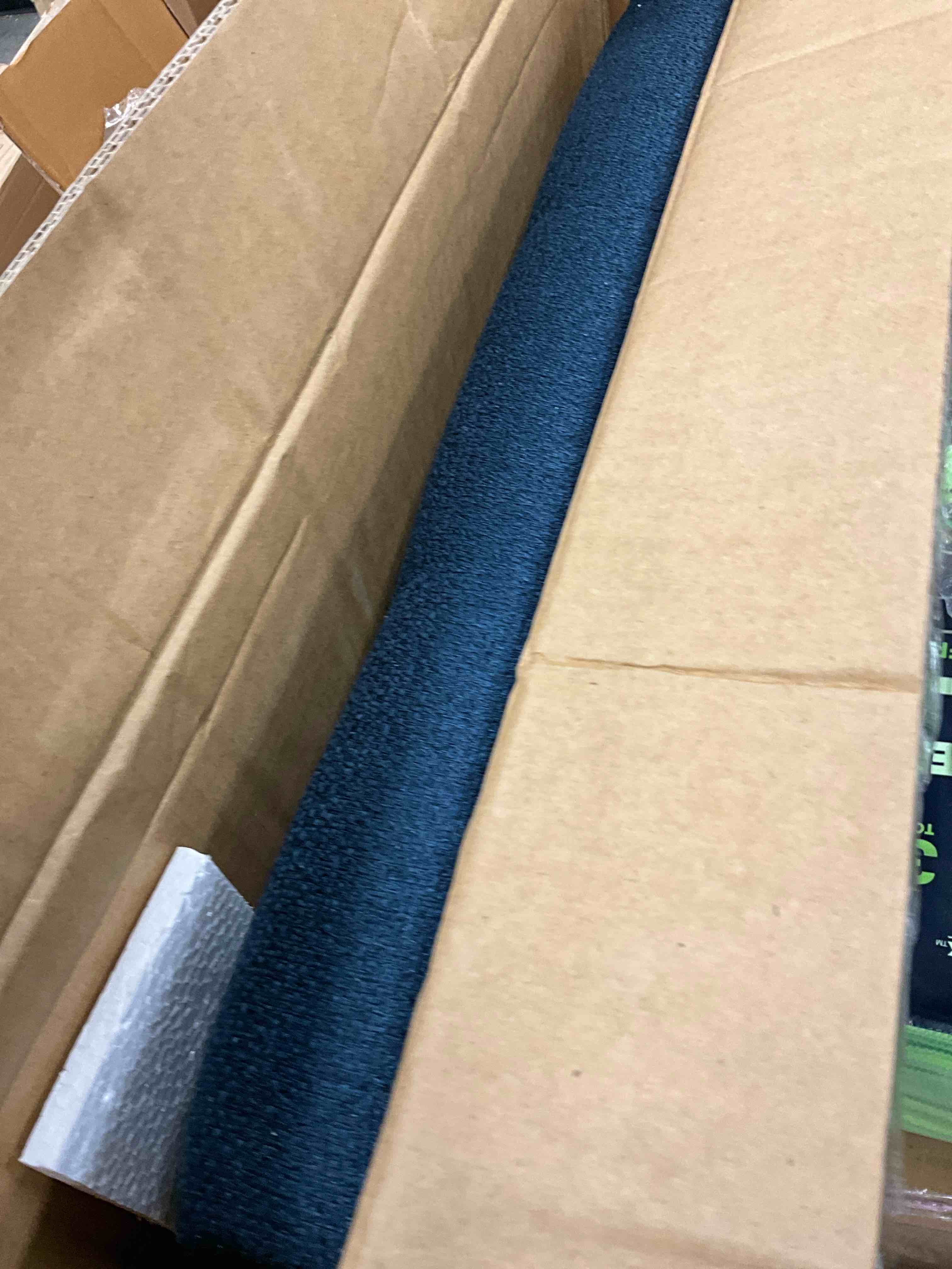 https://s3.amazonaws.com/lotting-images-prod/bidfta/YEL3915200_1706372744465.jpeg