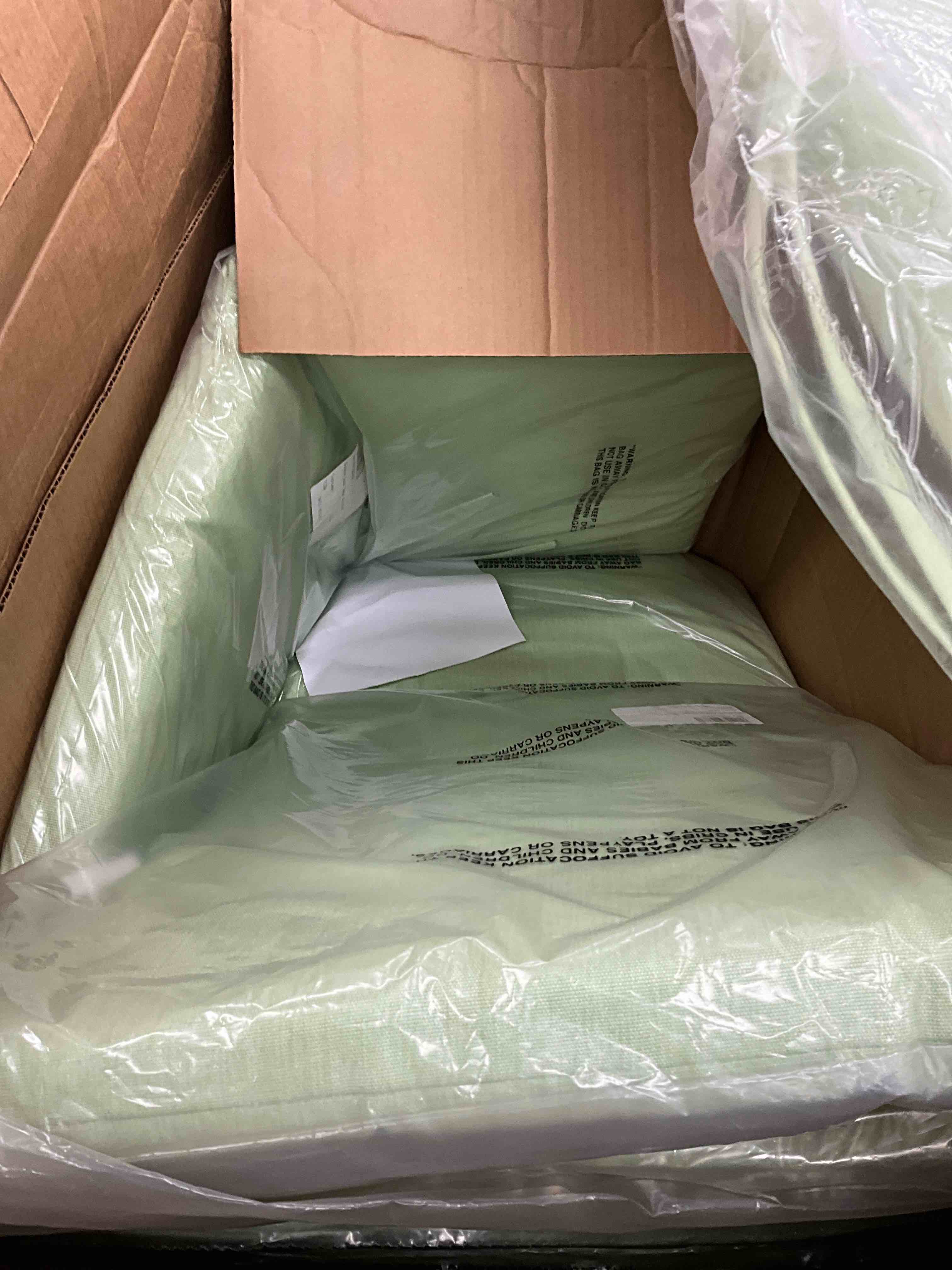 https://s3.amazonaws.com/lotting-images-prod/bidfta/YEL3915254_1706382363504.jpeg