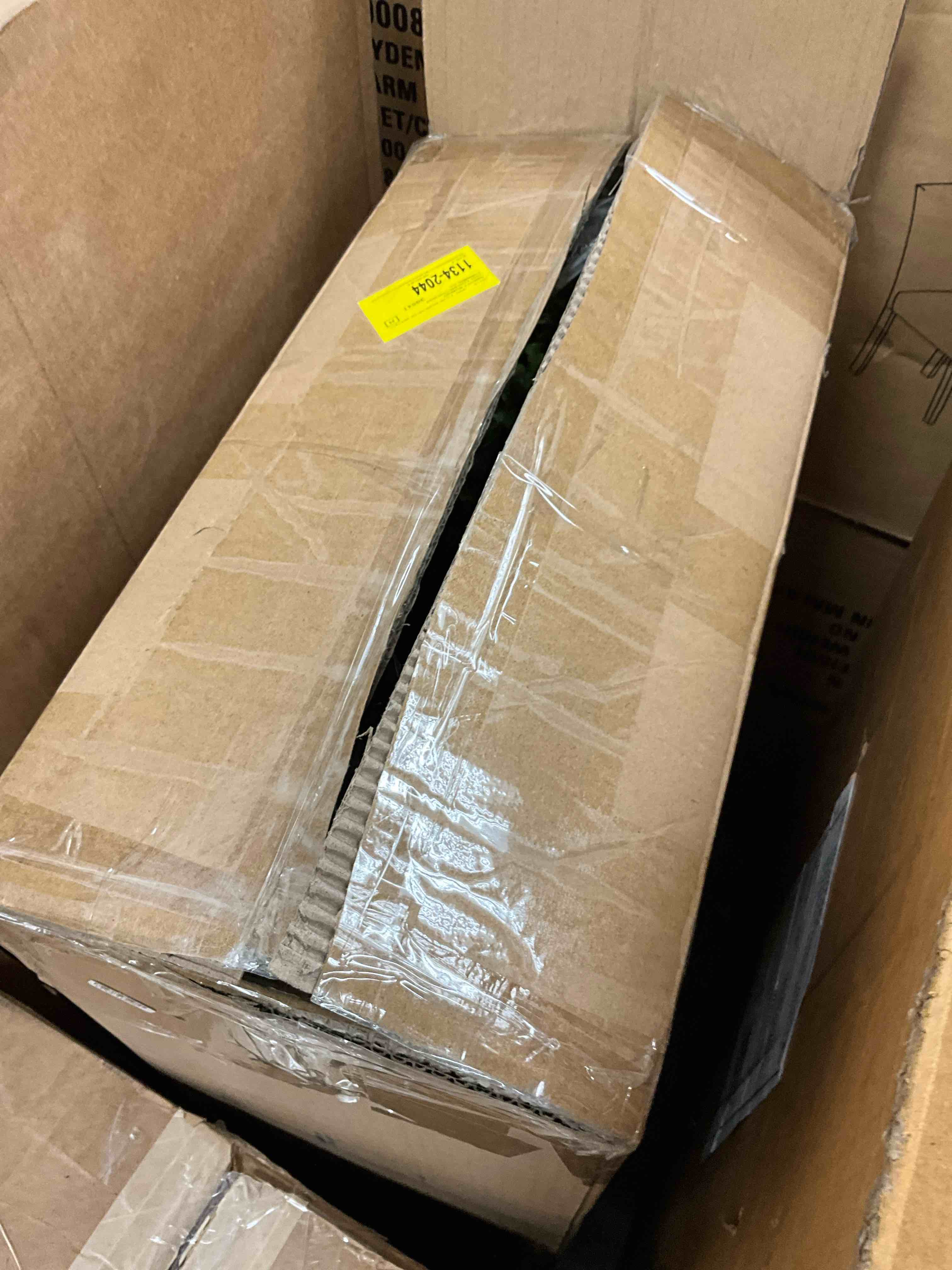 https://s3.amazonaws.com/lotting-images-prod/bidfta/YEL3915261_1706382980606.jpeg