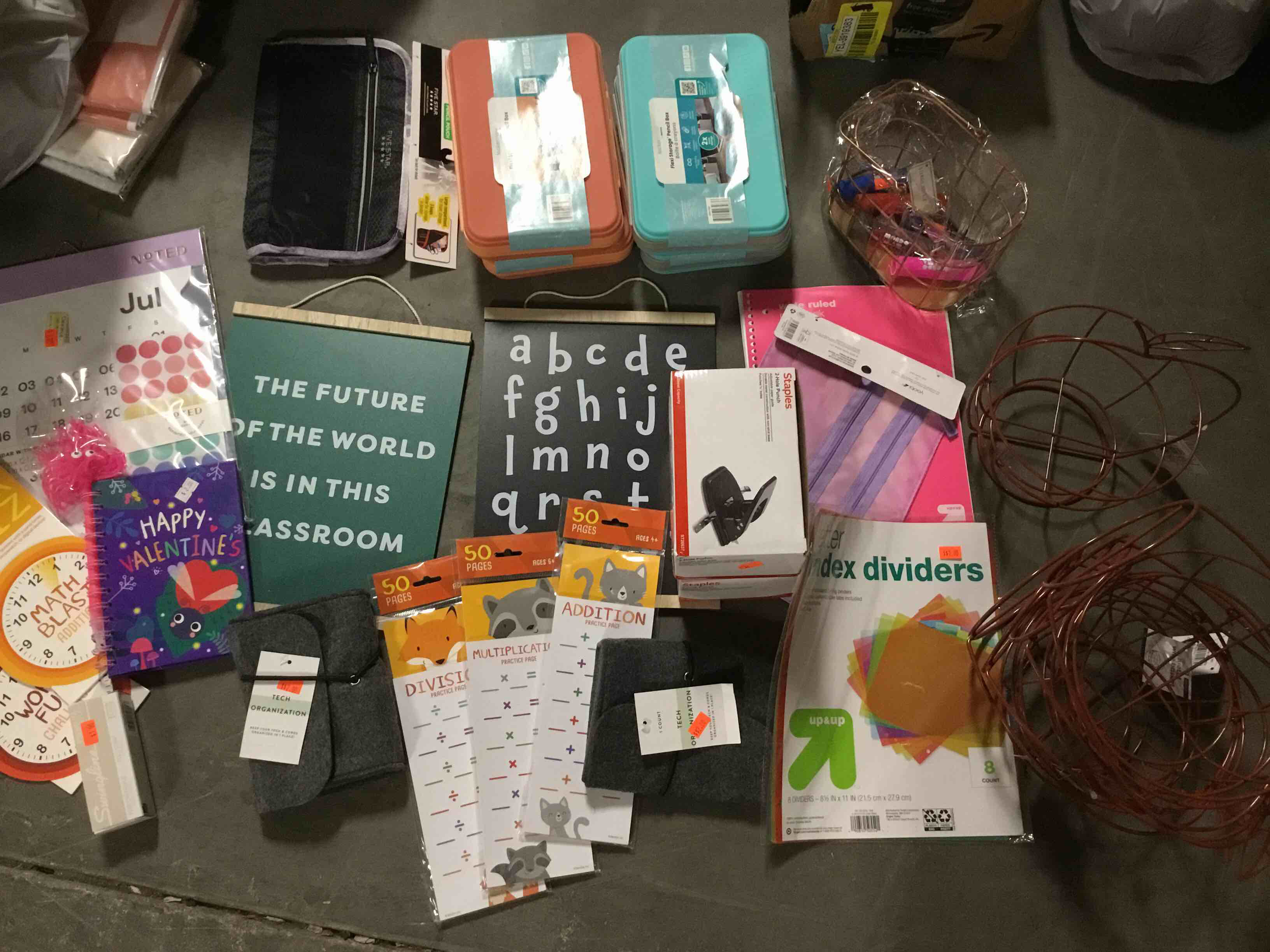 https://s3.amazonaws.com/lotting-images-prod/bidfta/YEL3919377_1701297537347.jpeg