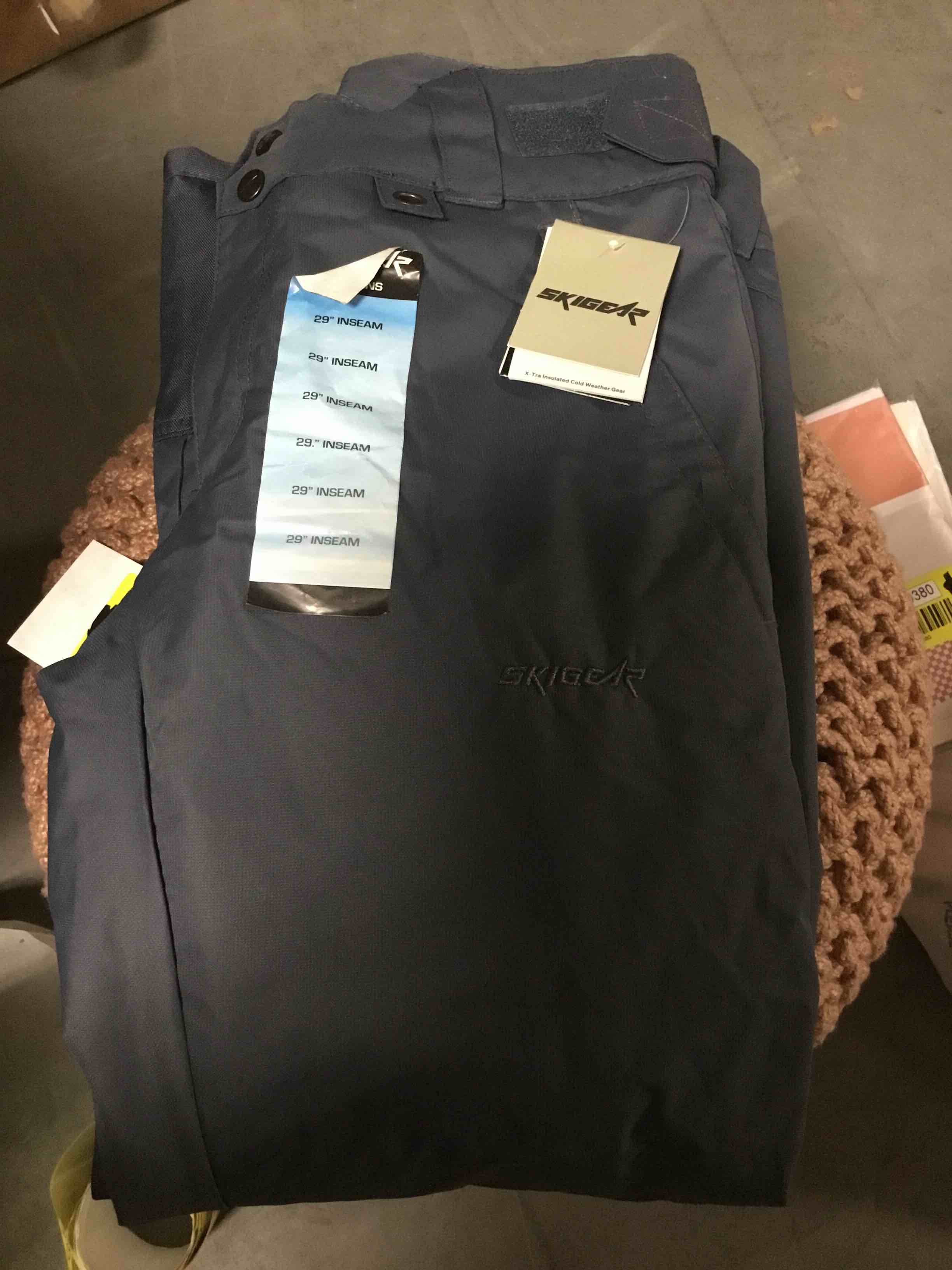 https://s3.amazonaws.com/lotting-images-prod/bidfta/YEL3919378_1701297045259.jpeg