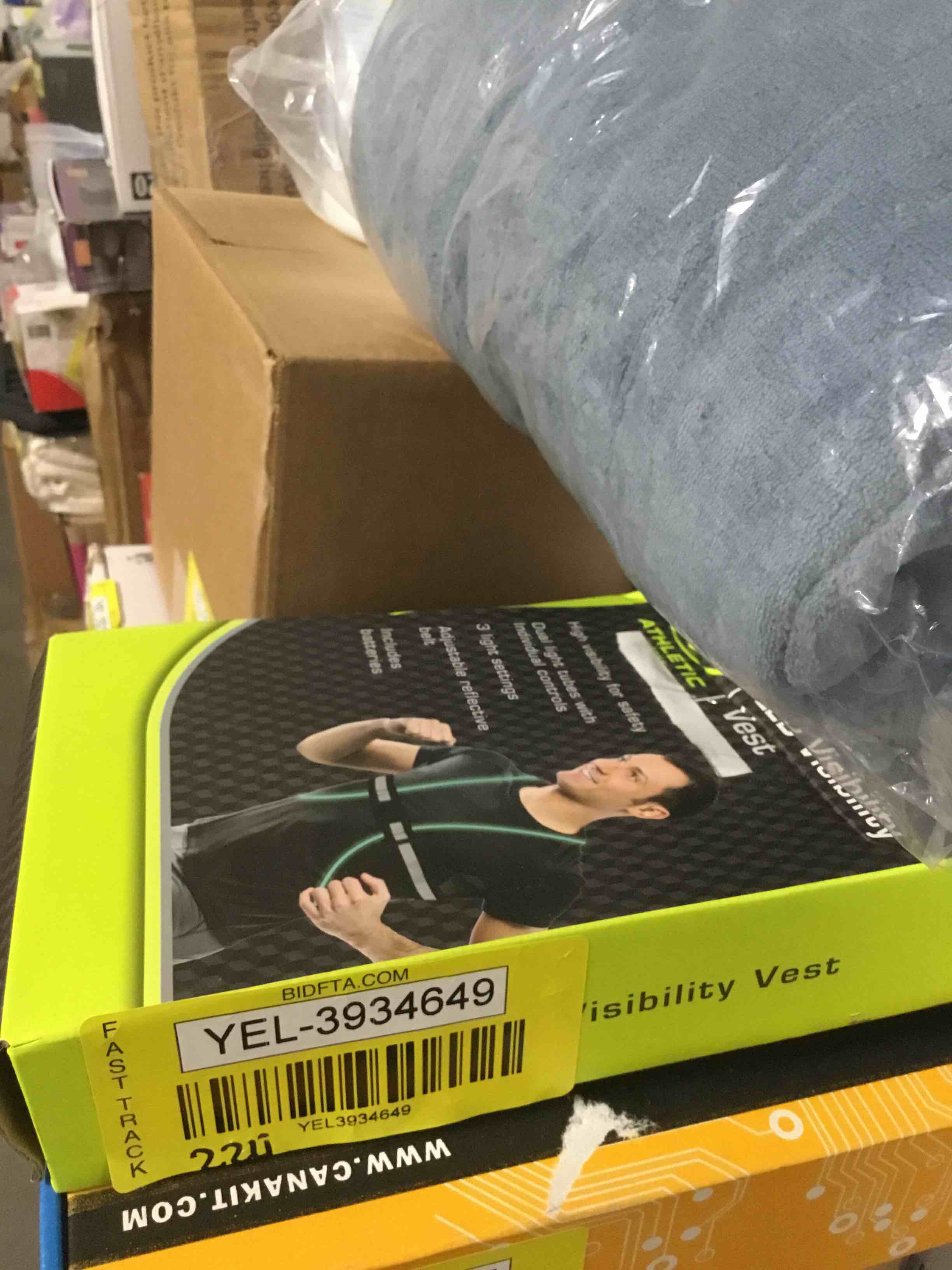 https://s3.amazonaws.com/lotting-images-prod/bidfta/YEL3934649_1684265055701.jpeg