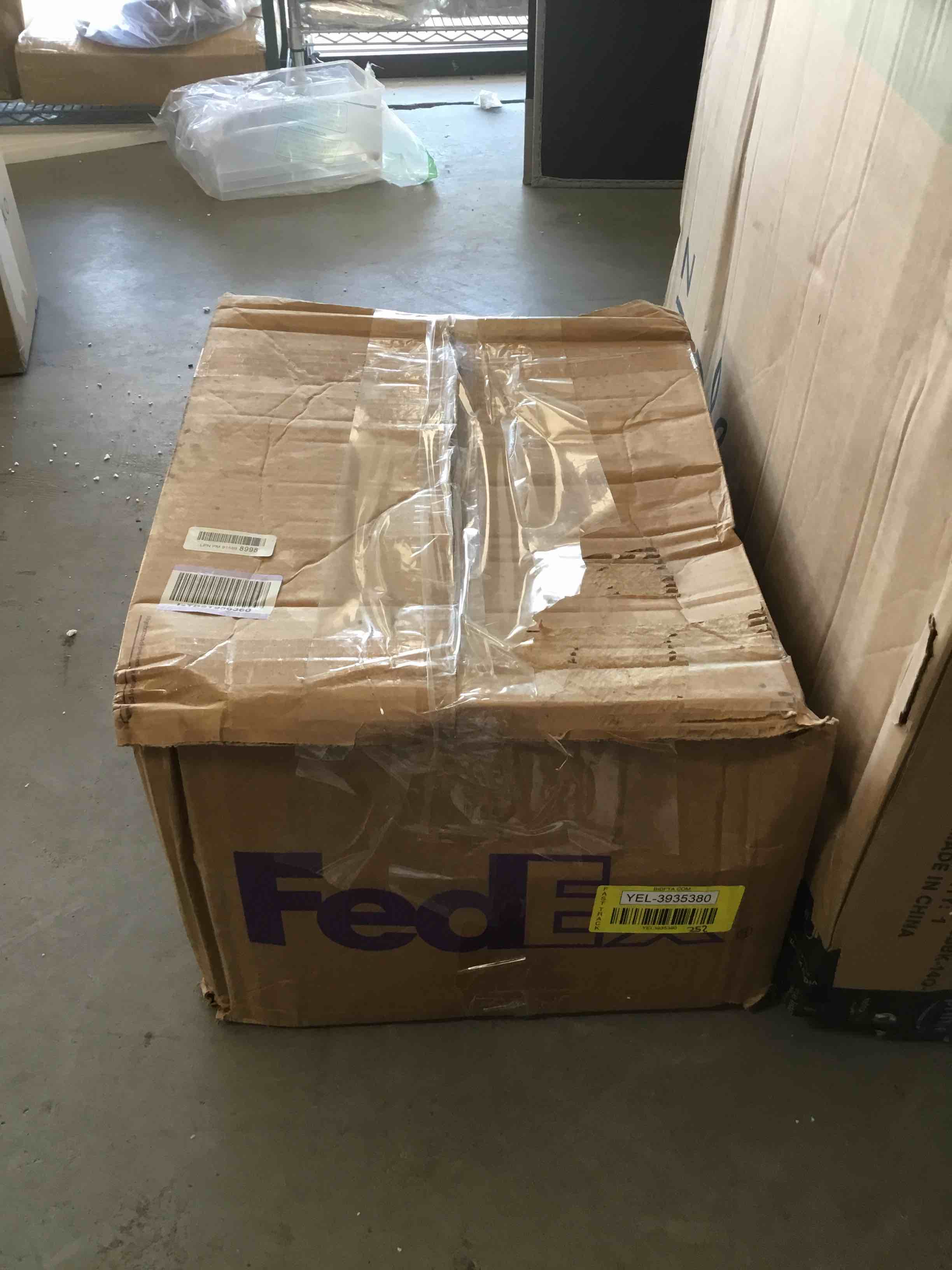 https://s3.amazonaws.com/lotting-images-prod/bidfta/YEL3935380_1685457094013.jpeg