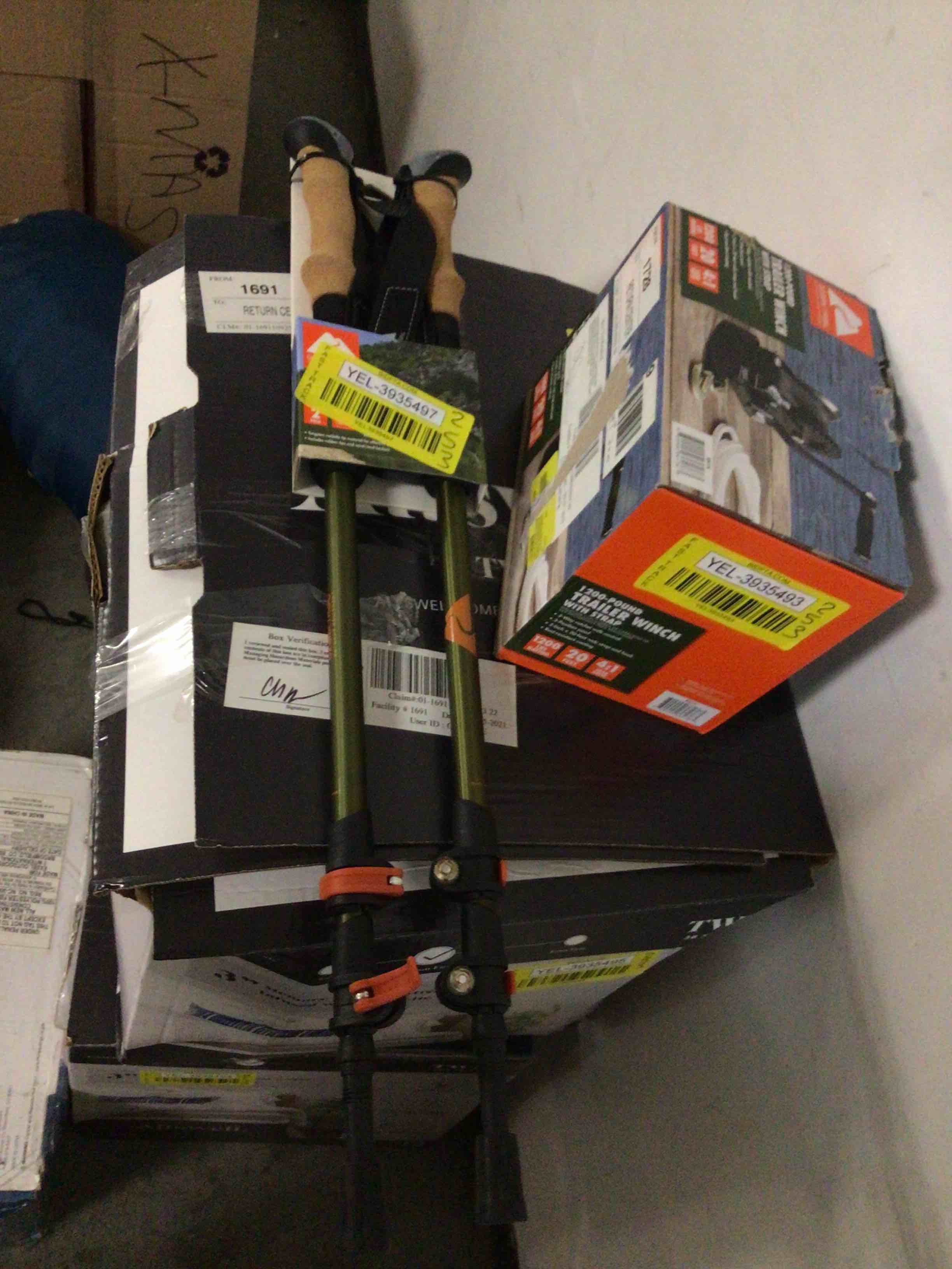https://s3.amazonaws.com/lotting-images-prod/bidfta/YEL3935497_1685540473234.jpeg