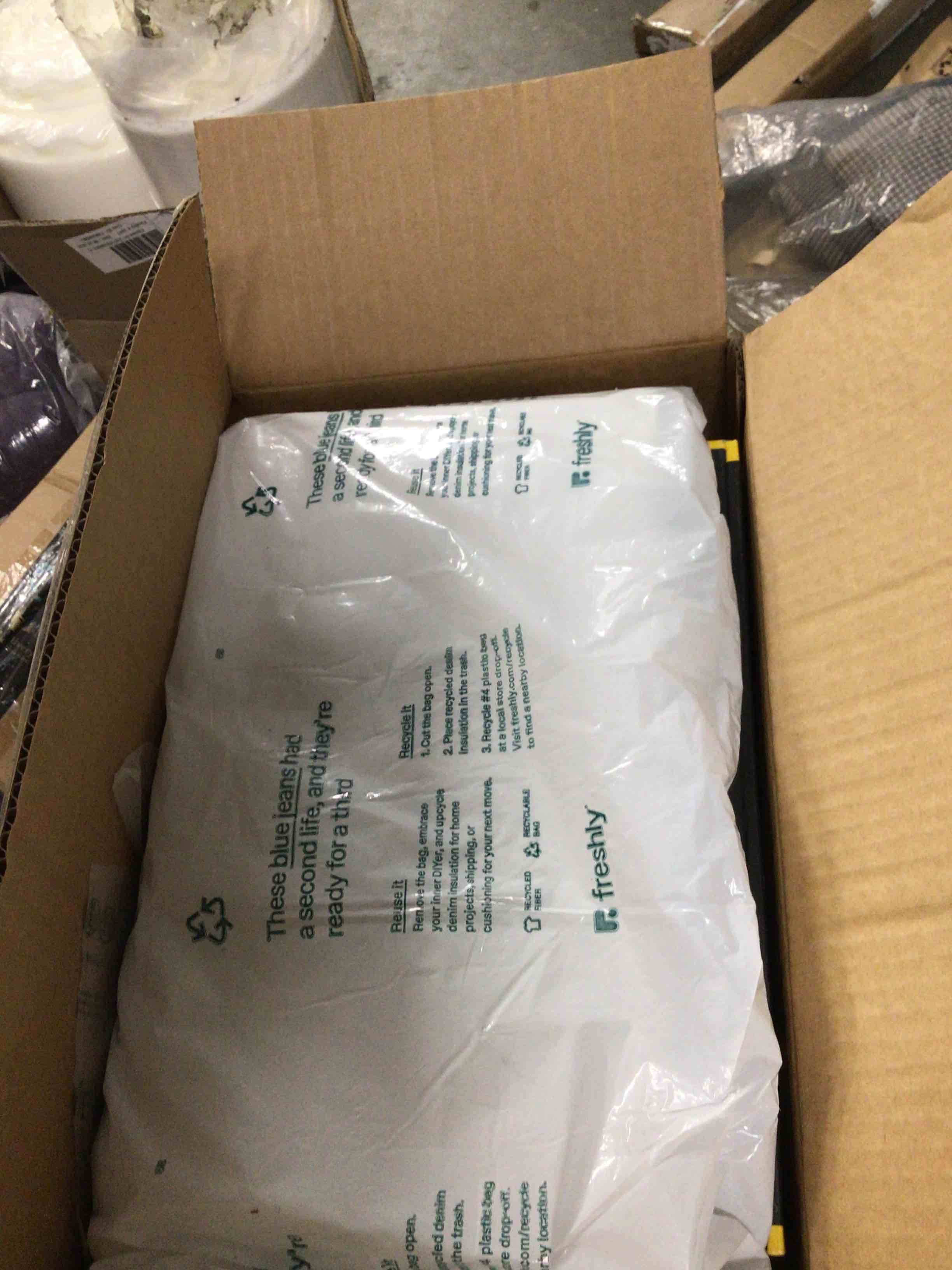 https://s3.amazonaws.com/lotting-images-prod/bidfta/YEL3935534_1685547836617.jpeg