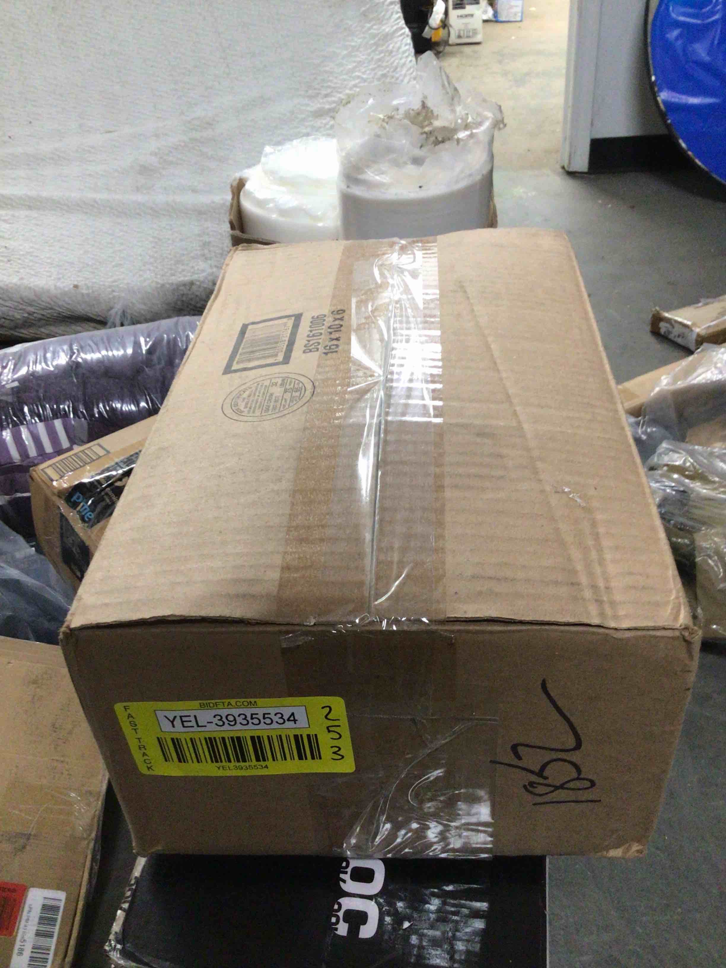 https://s3.amazonaws.com/lotting-images-prod/bidfta/YEL3935534_1685547884566.jpeg