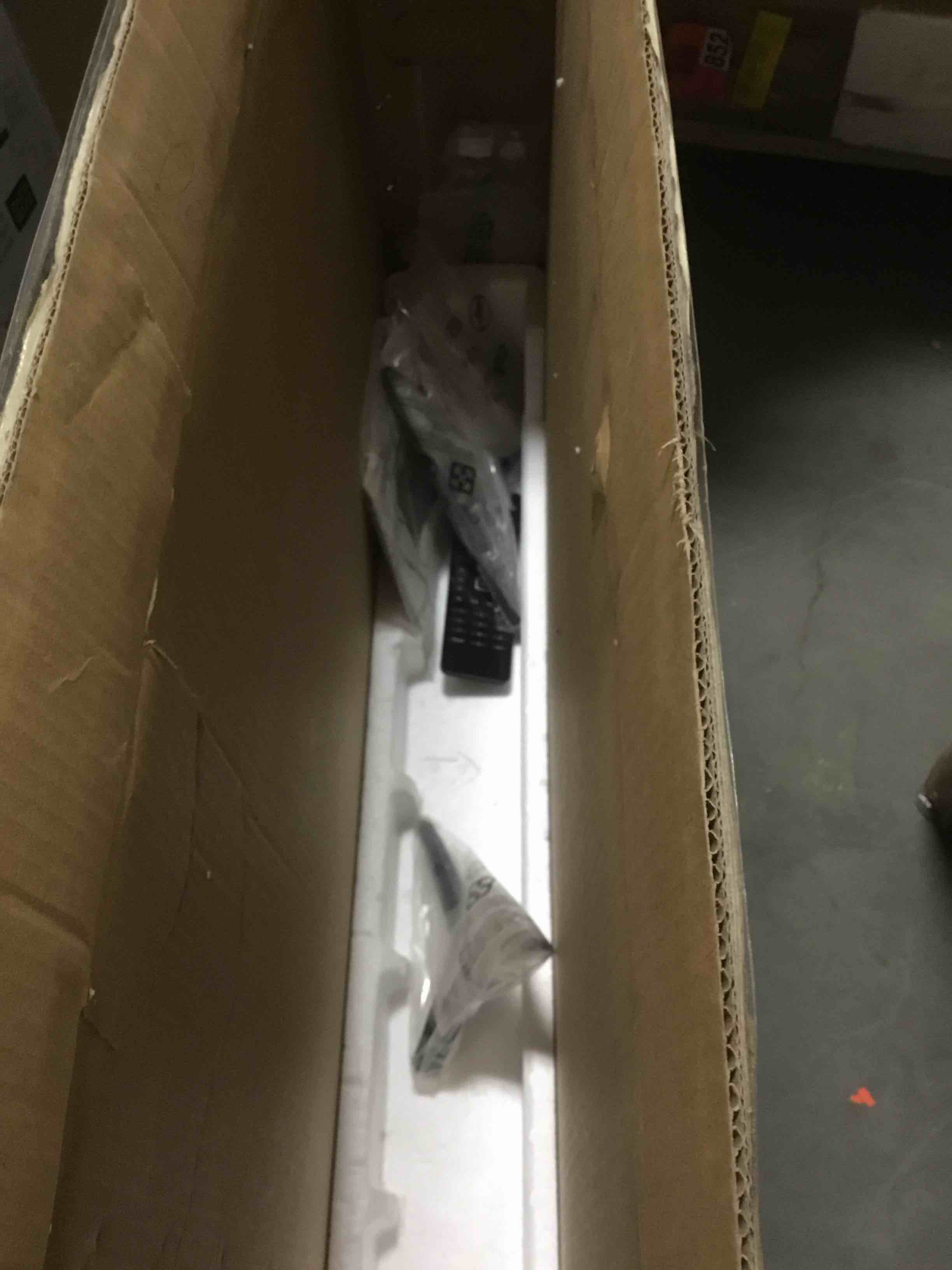 https://s3.amazonaws.com/lotting-images-prod/bidfta/YEL3936301_1686669249845.jpeg