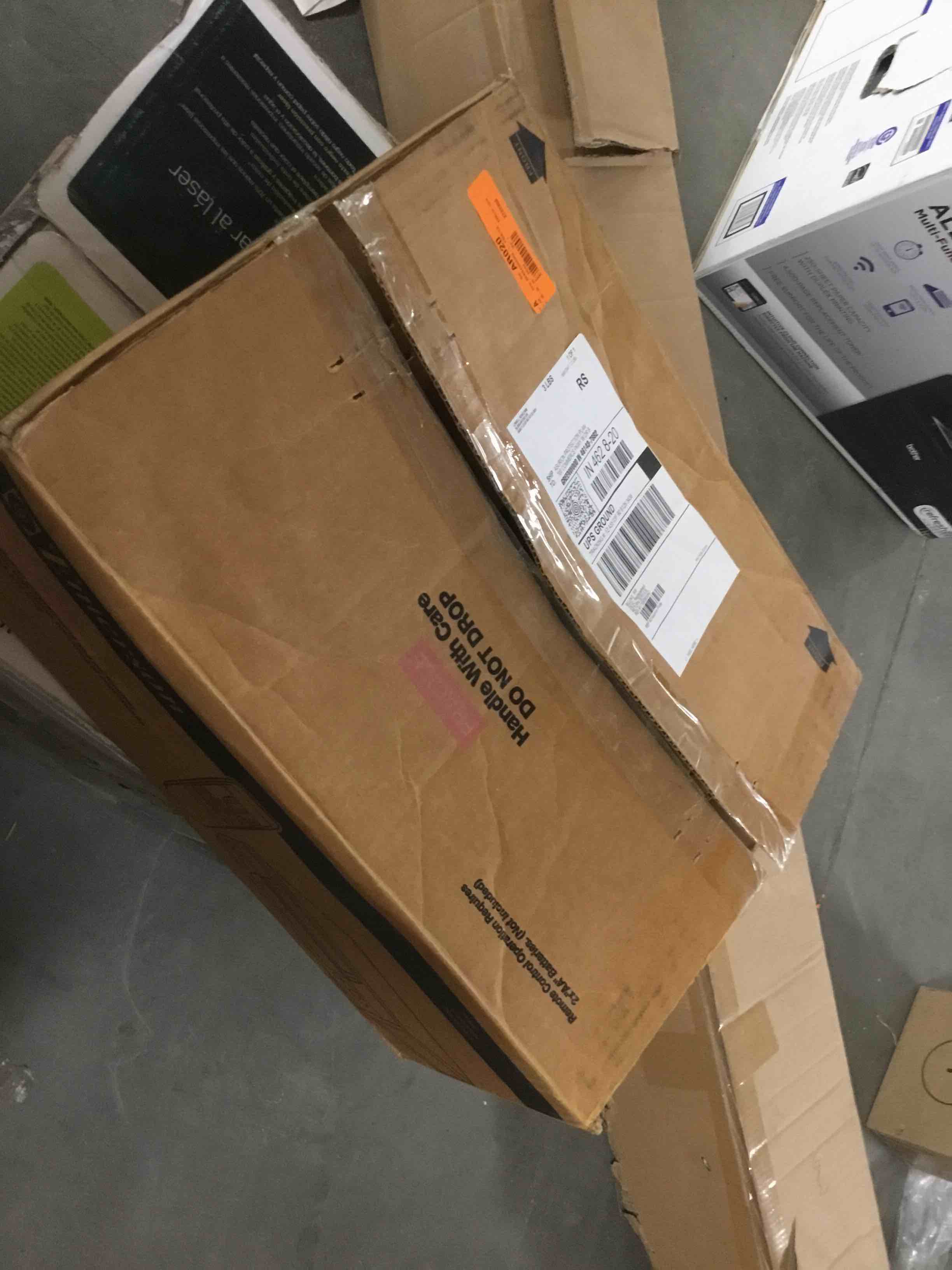 https://s3.amazonaws.com/lotting-images-prod/bidfta/YEL3936307_1686673361567.jpeg
