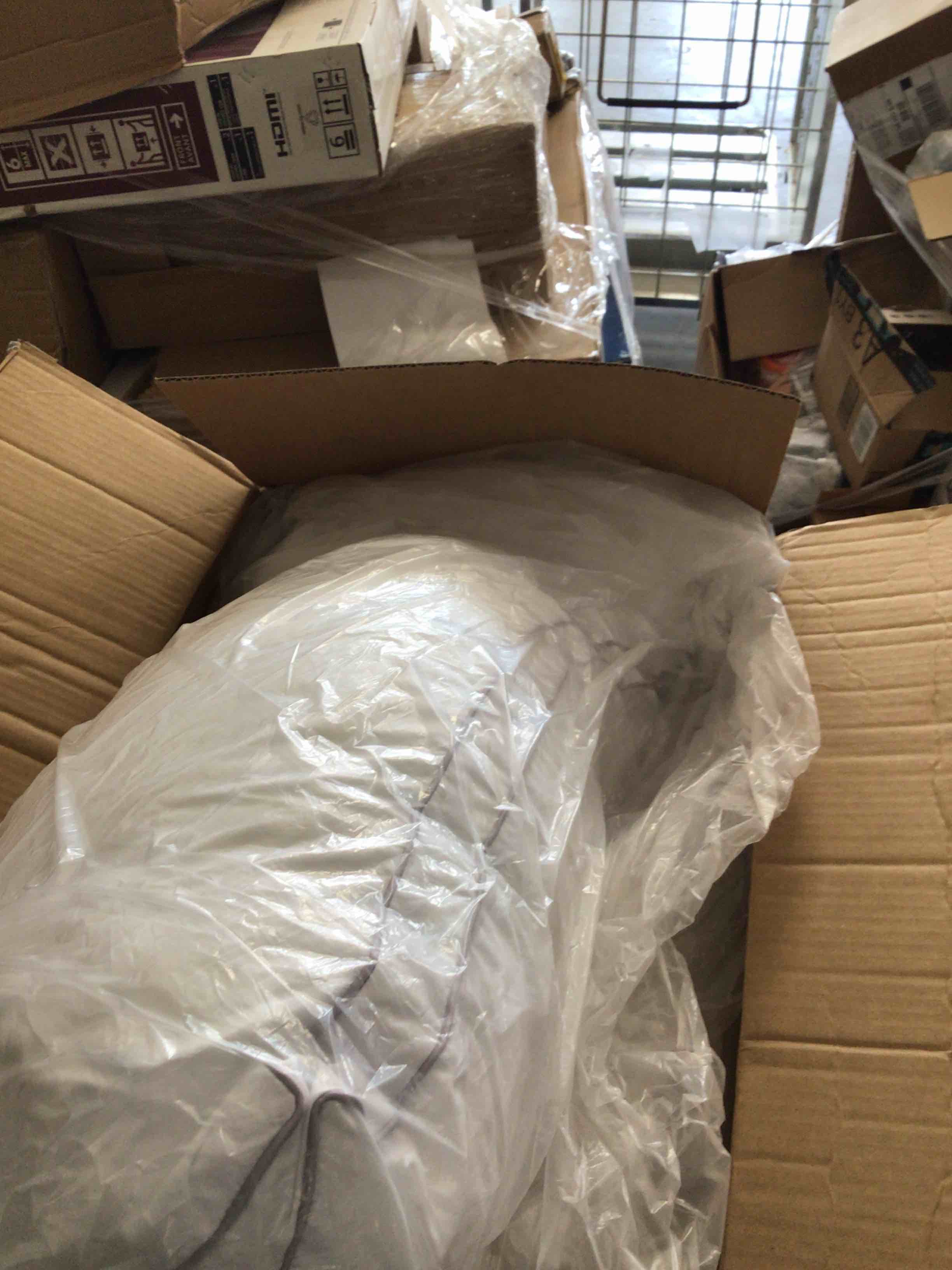 https://s3.amazonaws.com/lotting-images-prod/bidfta/YEL3937782_1684774165513.jpeg