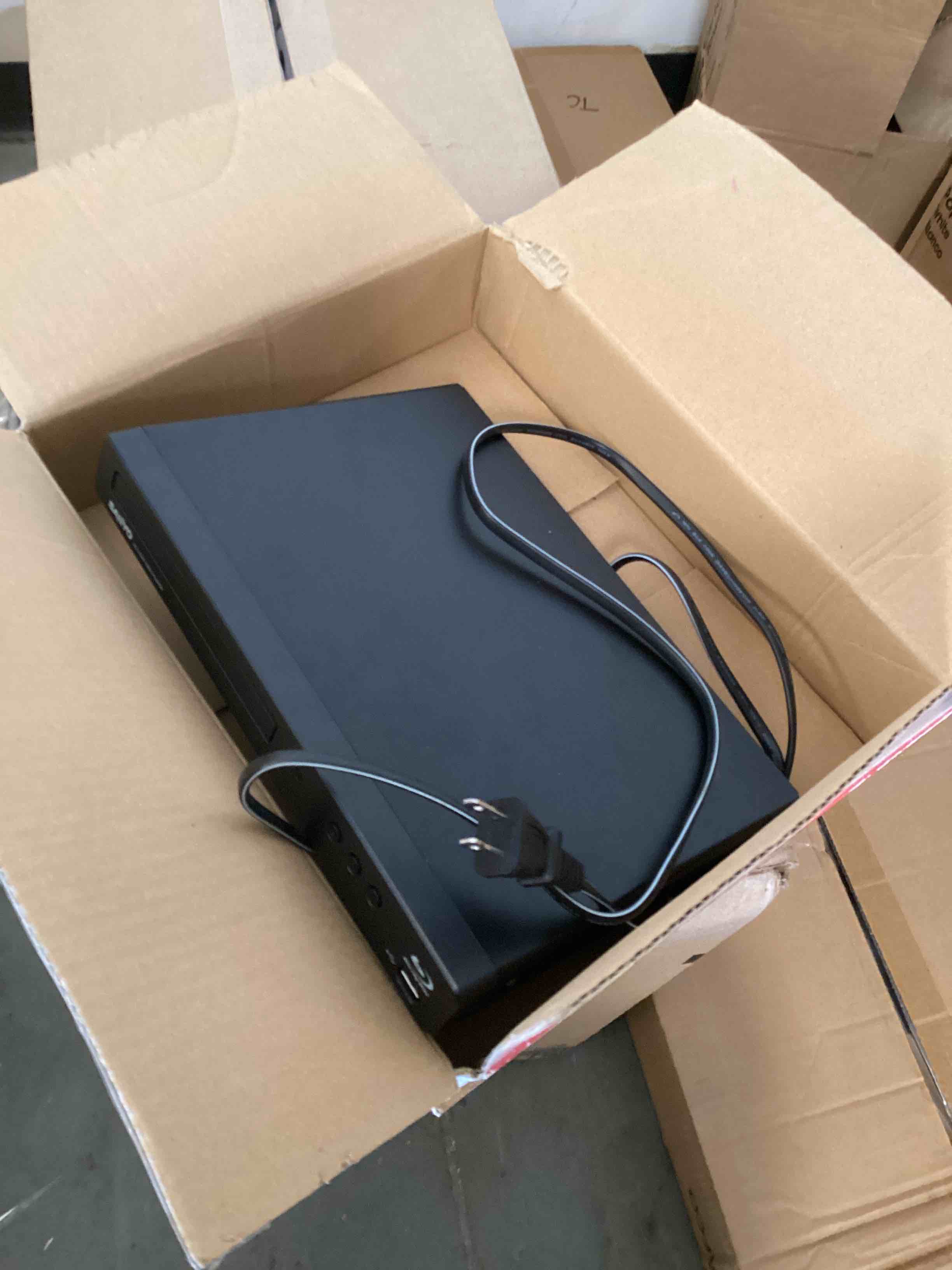 https://s3.amazonaws.com/lotting-images-prod/bidfta/YEL3938681_1690812328522.jpeg