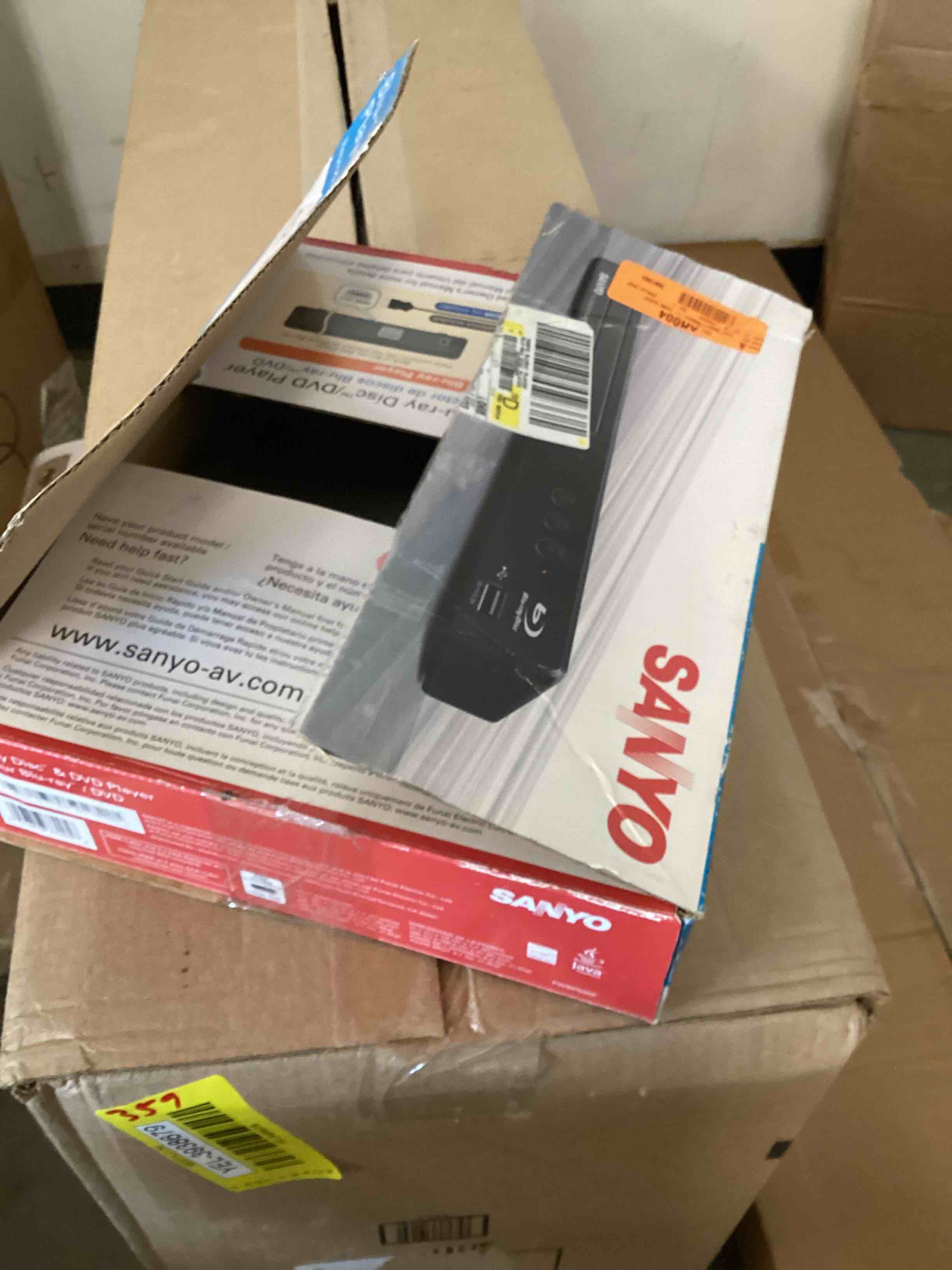 https://s3.amazonaws.com/lotting-images-prod/bidfta/YEL3938681_1690812335077.jpeg